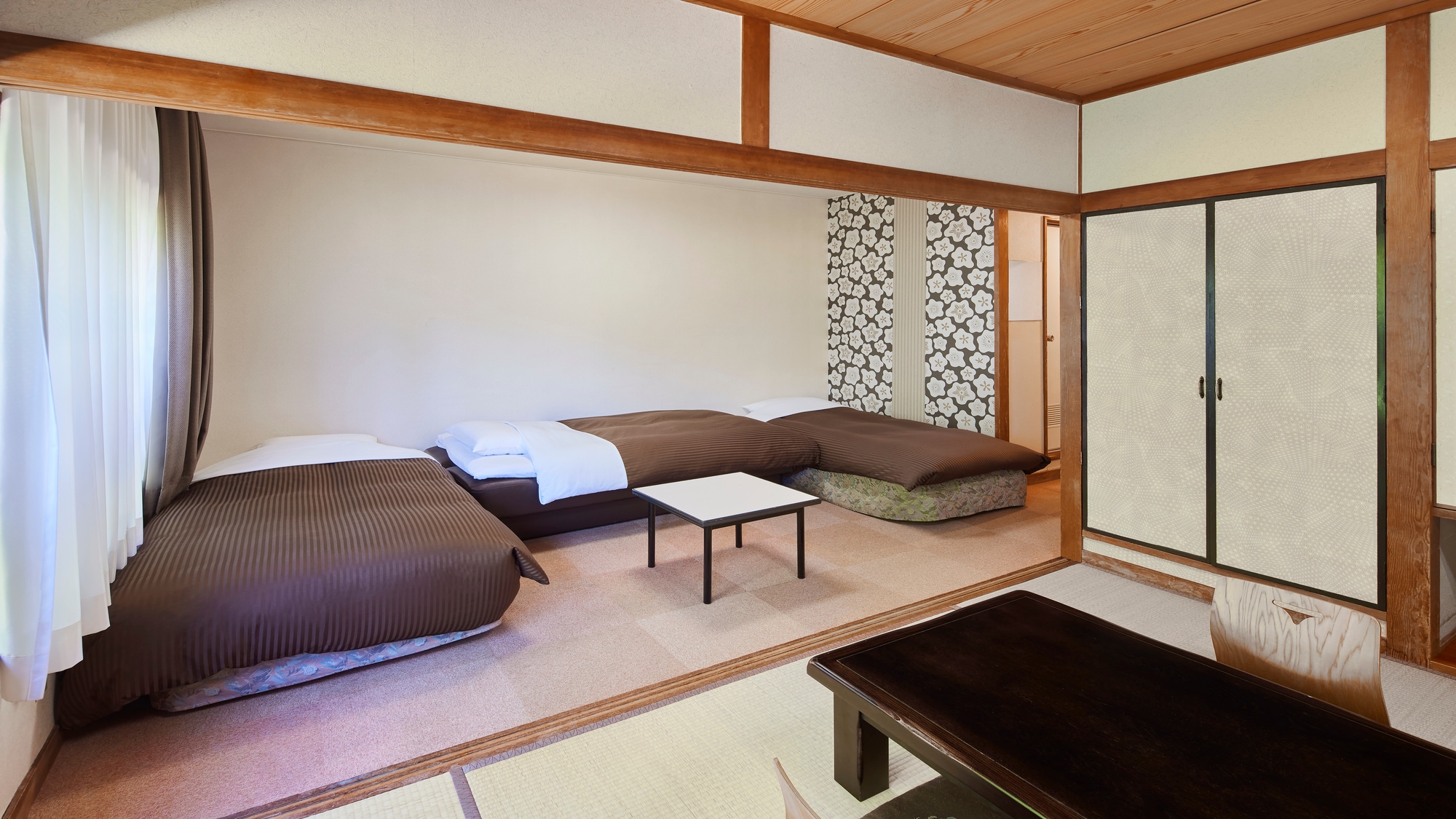 East Wing Family Room: With extra bed