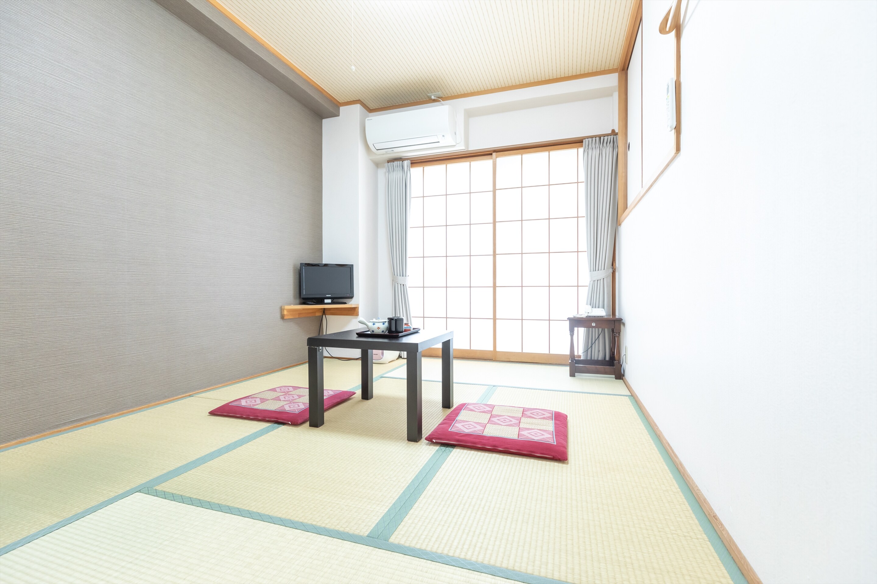 [Non-smoking] Japanese-style room for 1-2 people (no bath)
