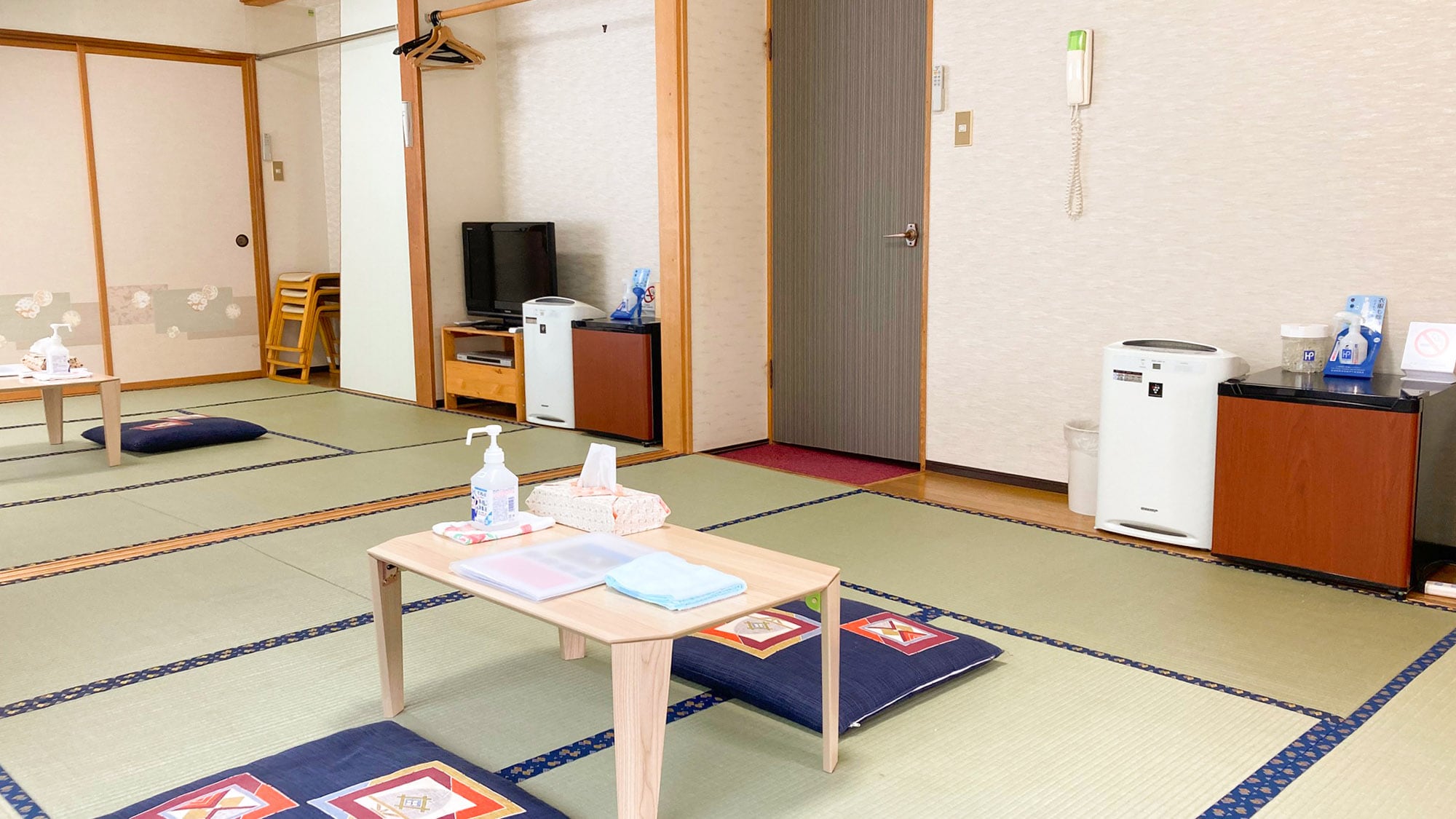 ・[Connecting Room] Relax and unwind on the tatami mats.