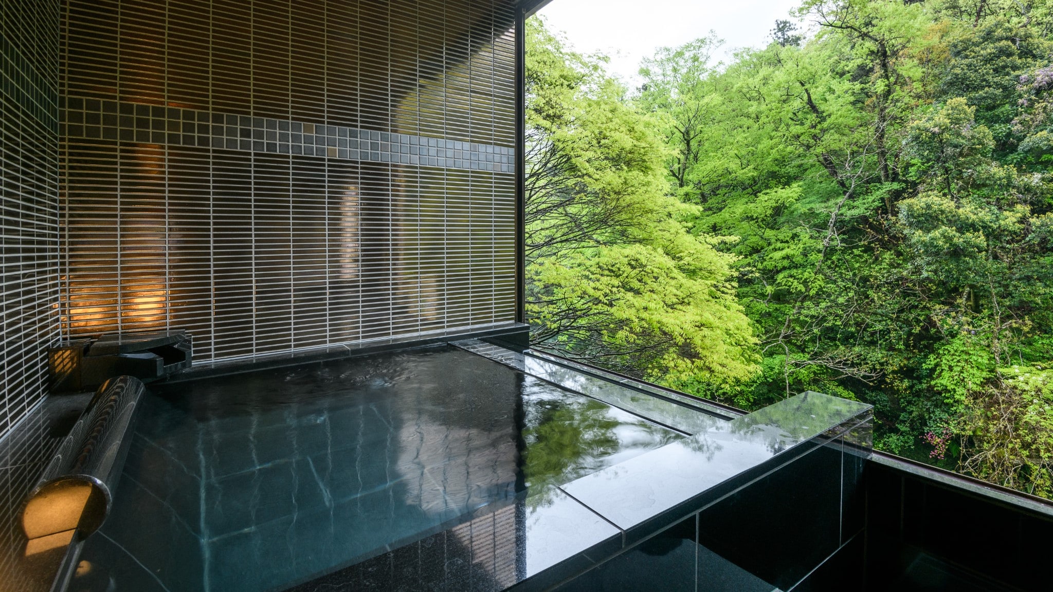 [Room meals & special room with open-air bath] Image of open-air bath