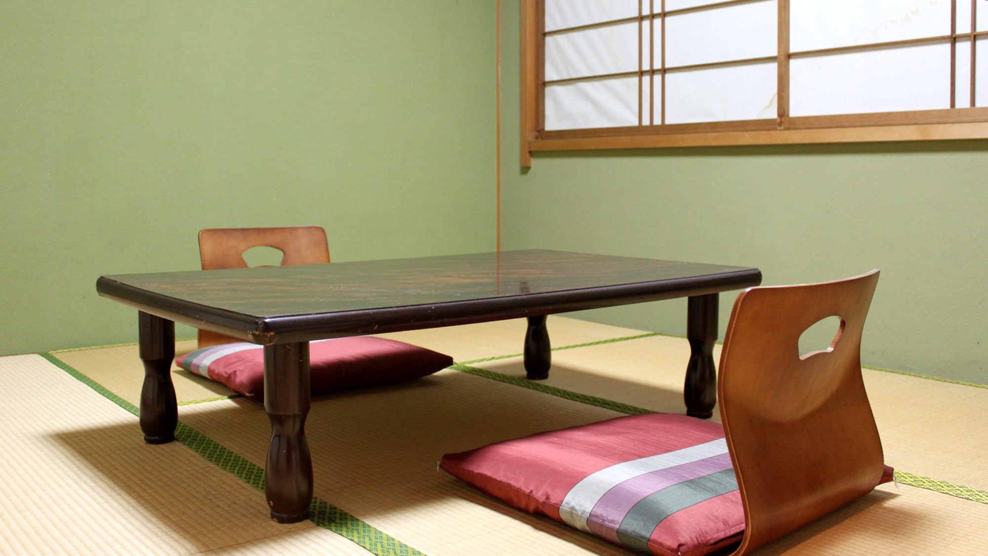 *[Example of a 6-tatami Japanese-style room] This is a small room in the main building.