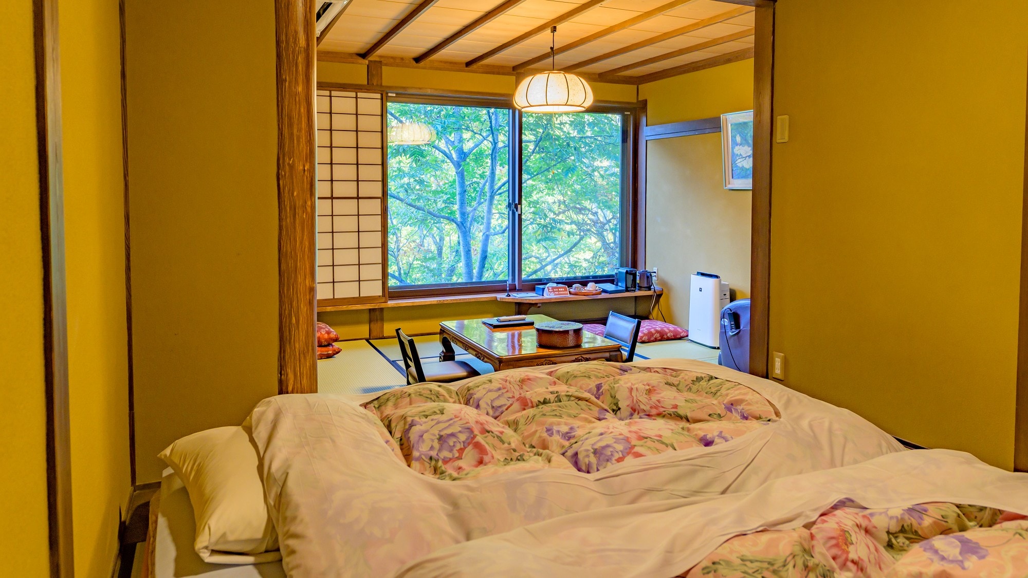 ■ River walnut room: A feeling of openness from the bedroom of the bed
