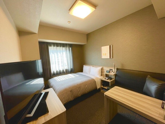 Standard semi-double ★ Bed width 140 cm & times; 200 cm ★ 40-inch TV in all rooms ★ WOWOW / BS viewing available
