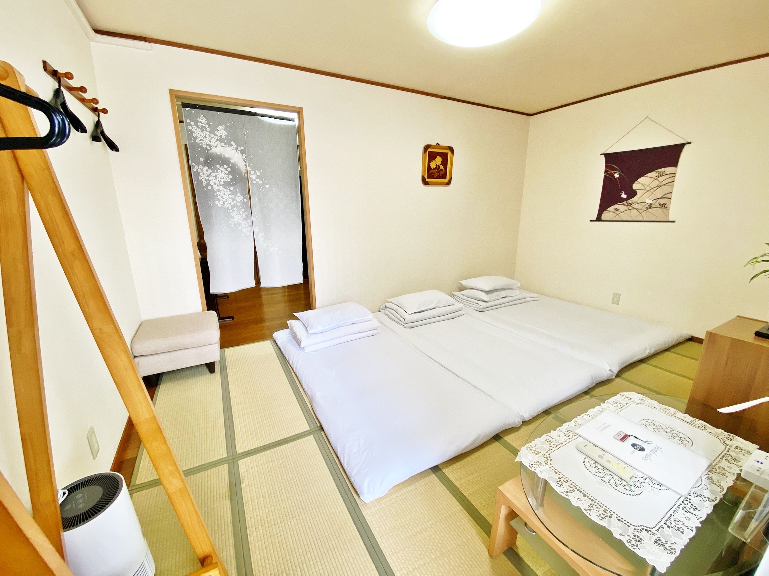 ・[Japanese-style family room] Spacious Japanese-style room where you can relax