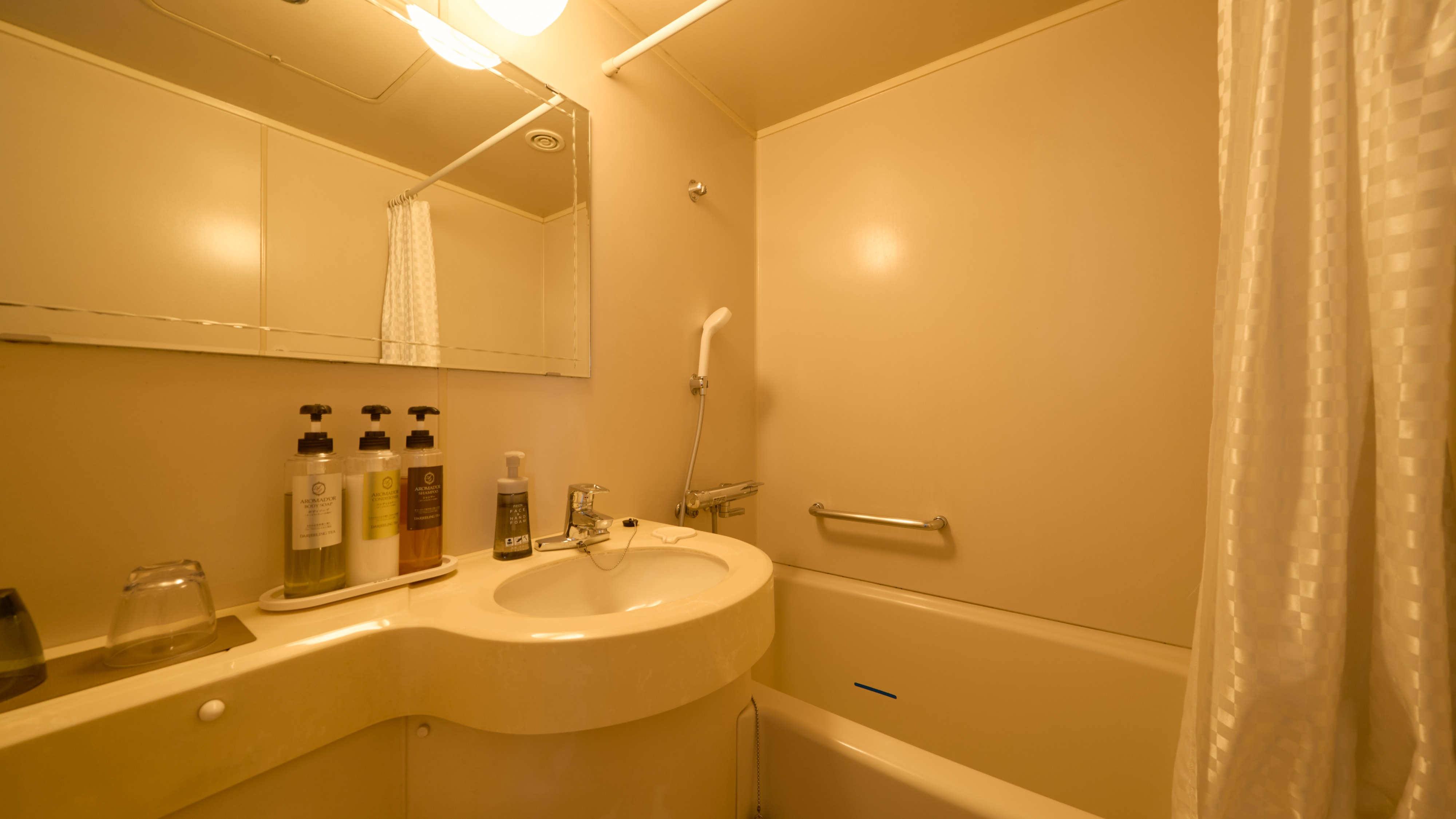 Kamar semi-double baru (direnovasi)