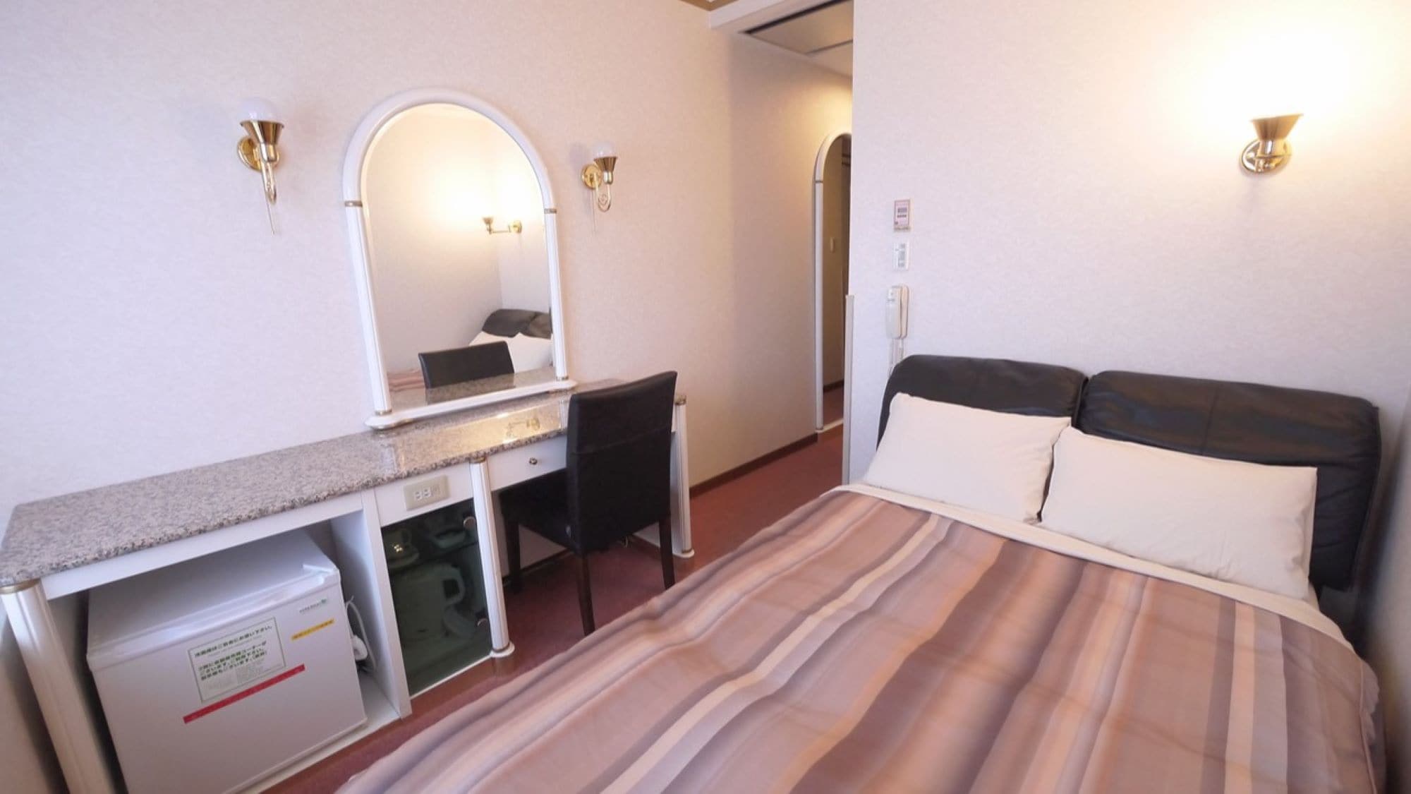 [Superior] We have installed Simmons beds, which offer outstanding stability and a superior quality of sleep.