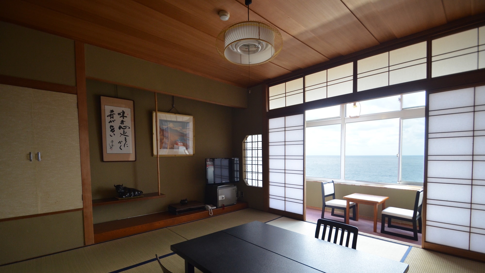 ■ Japanese-style room on the sea side