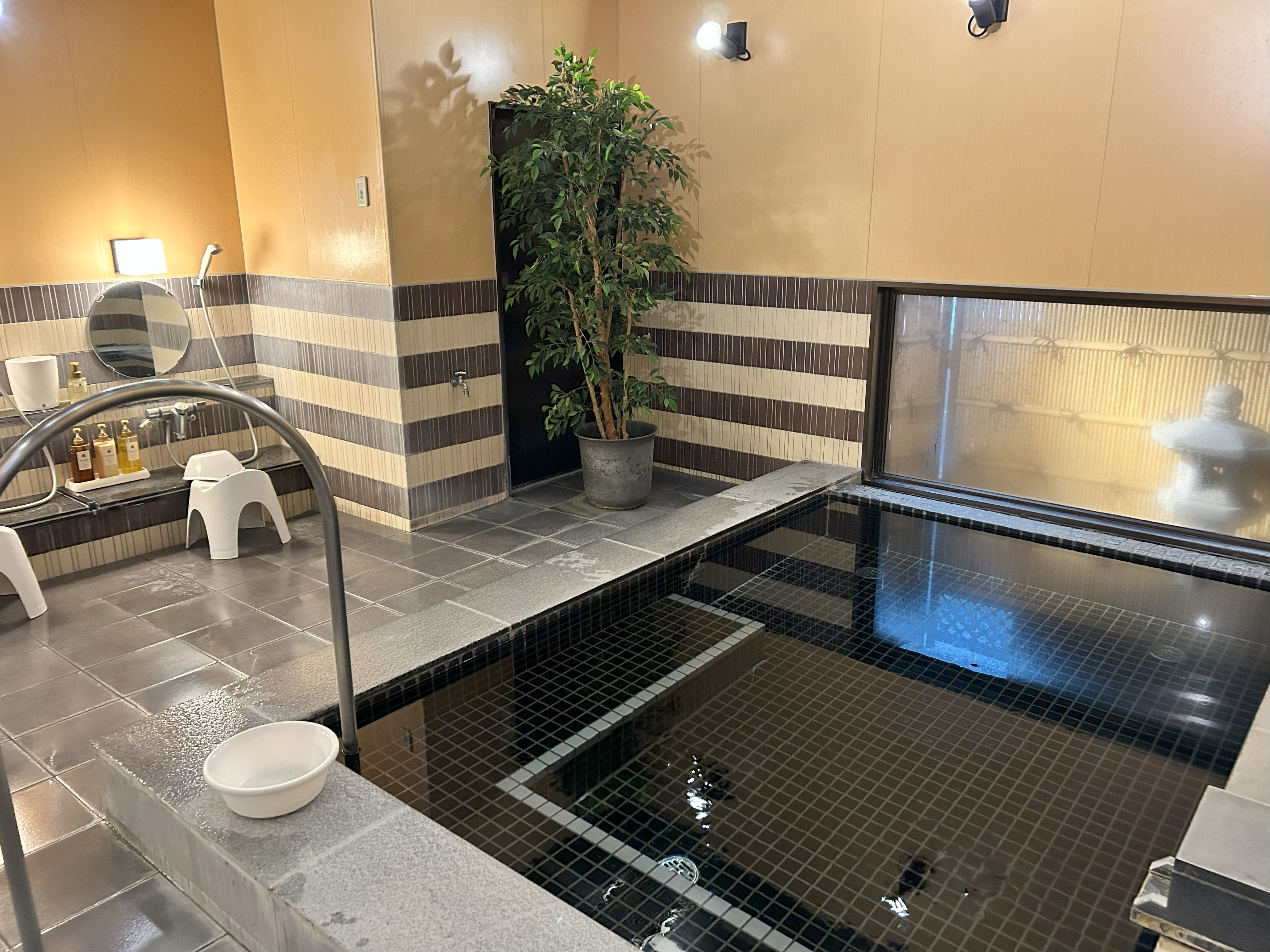 Men's large bath
