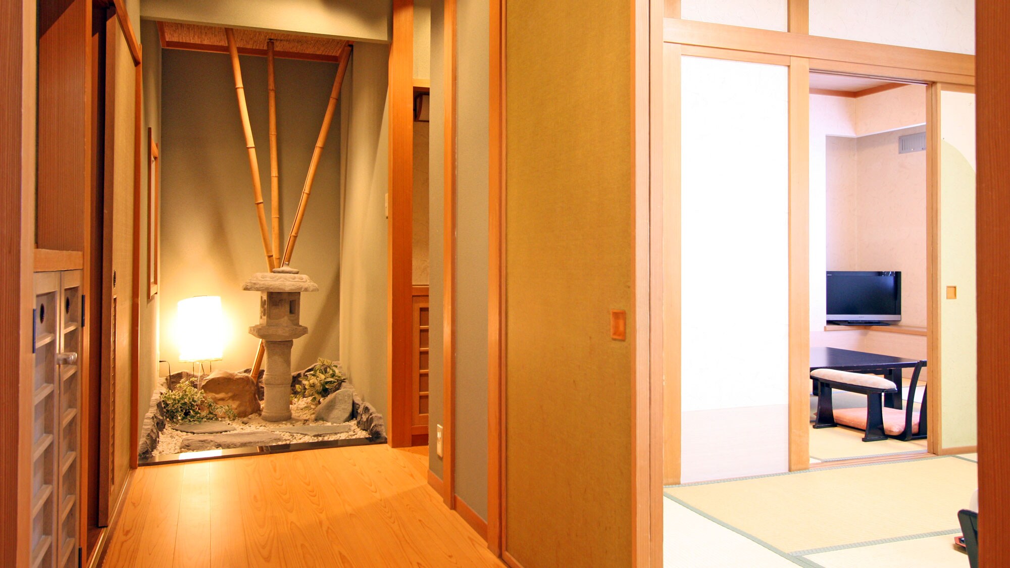 Main building: Large Japanese-style room on the top floor [10+6 tatami mats]