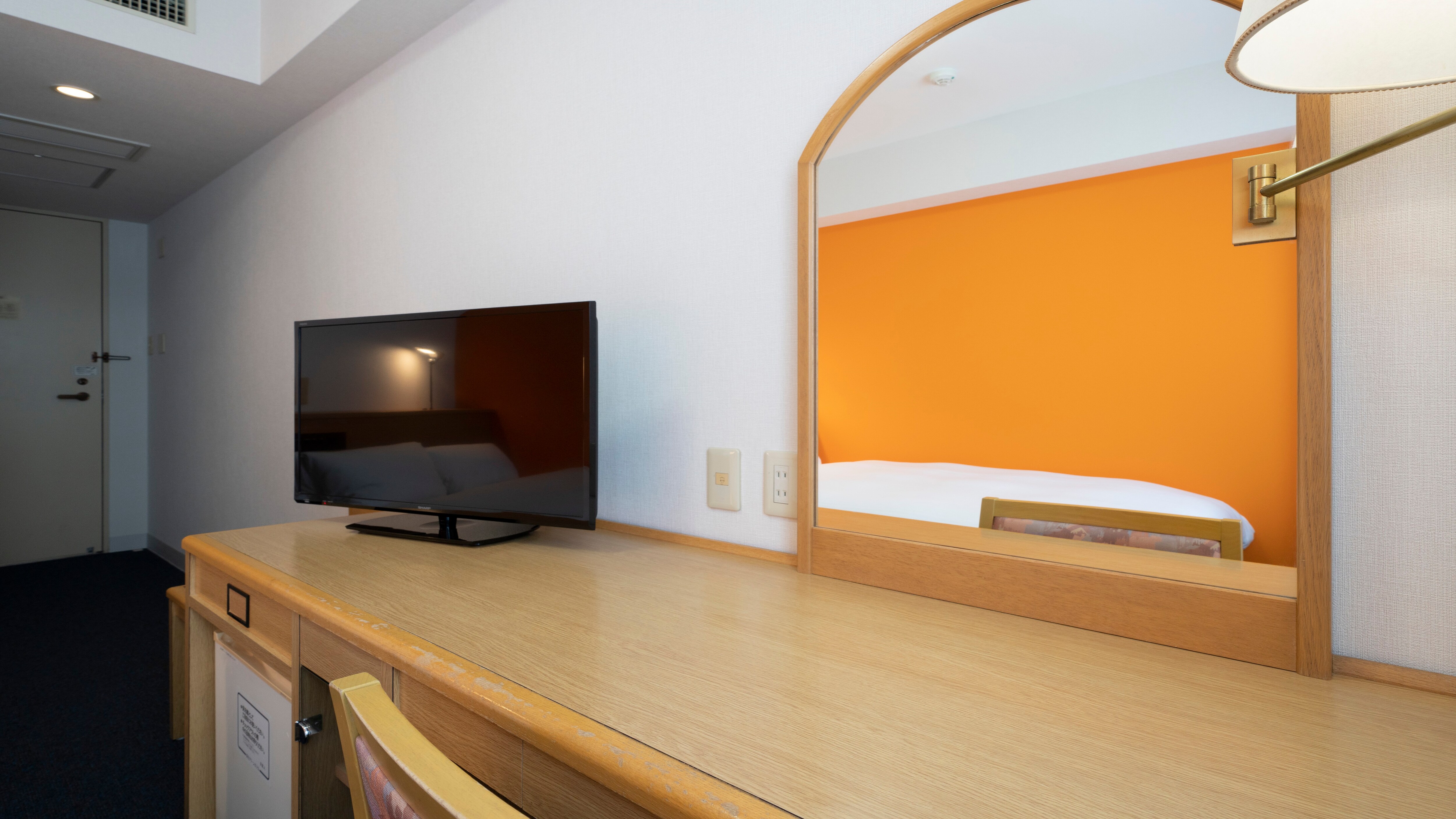 Ample desk space even when you spread out your PC