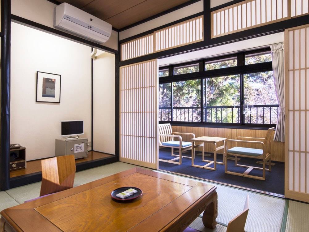 Japanese-style room 10 tatami mats + veranda 4 tatami mats (renovated/non-smoking room)