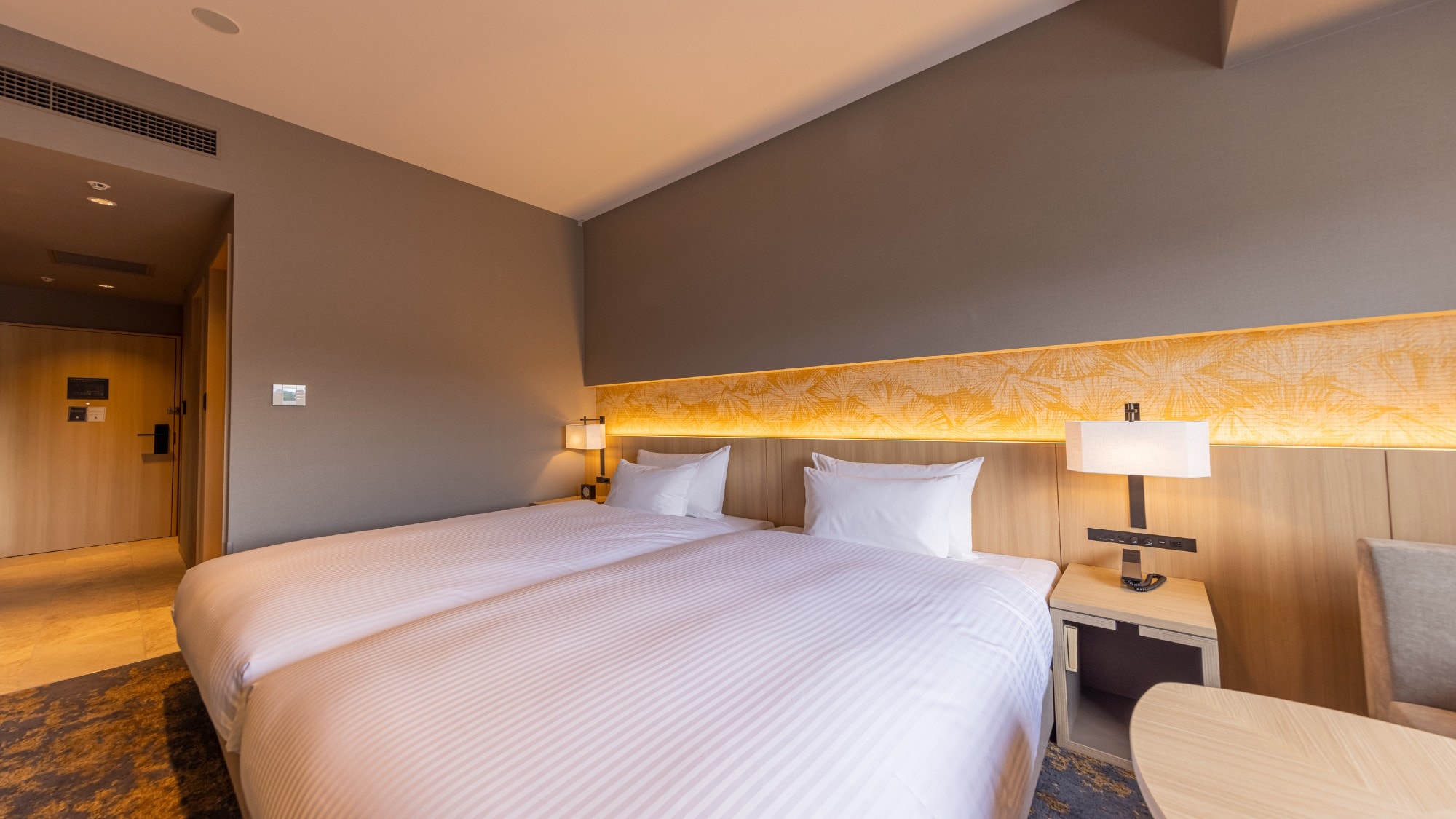 [Moderate twin] We have two 120 cm wide beds.