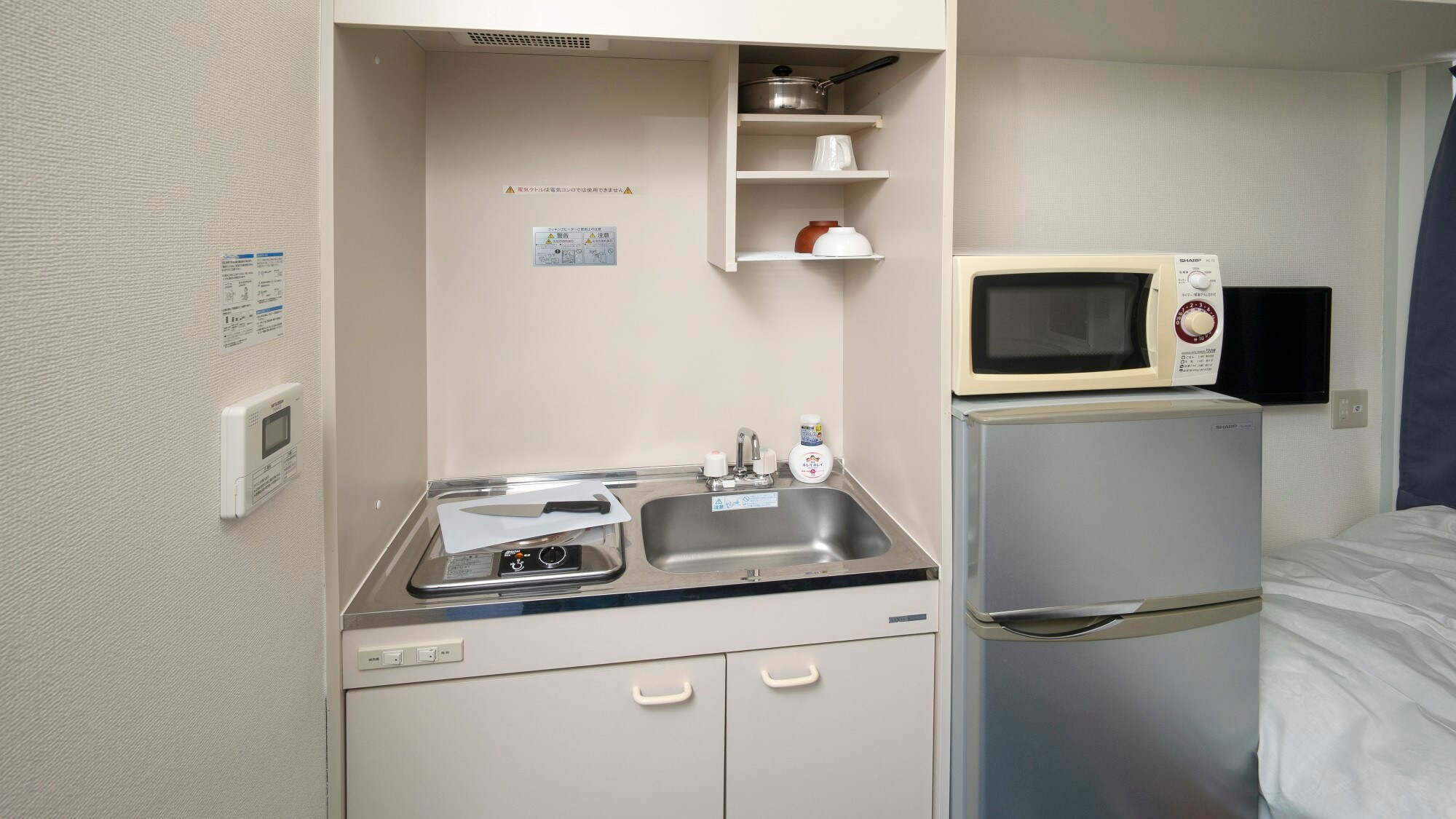 Single room: Each room has a mini-kitchen, so it's convenient to make a small late-night snack.