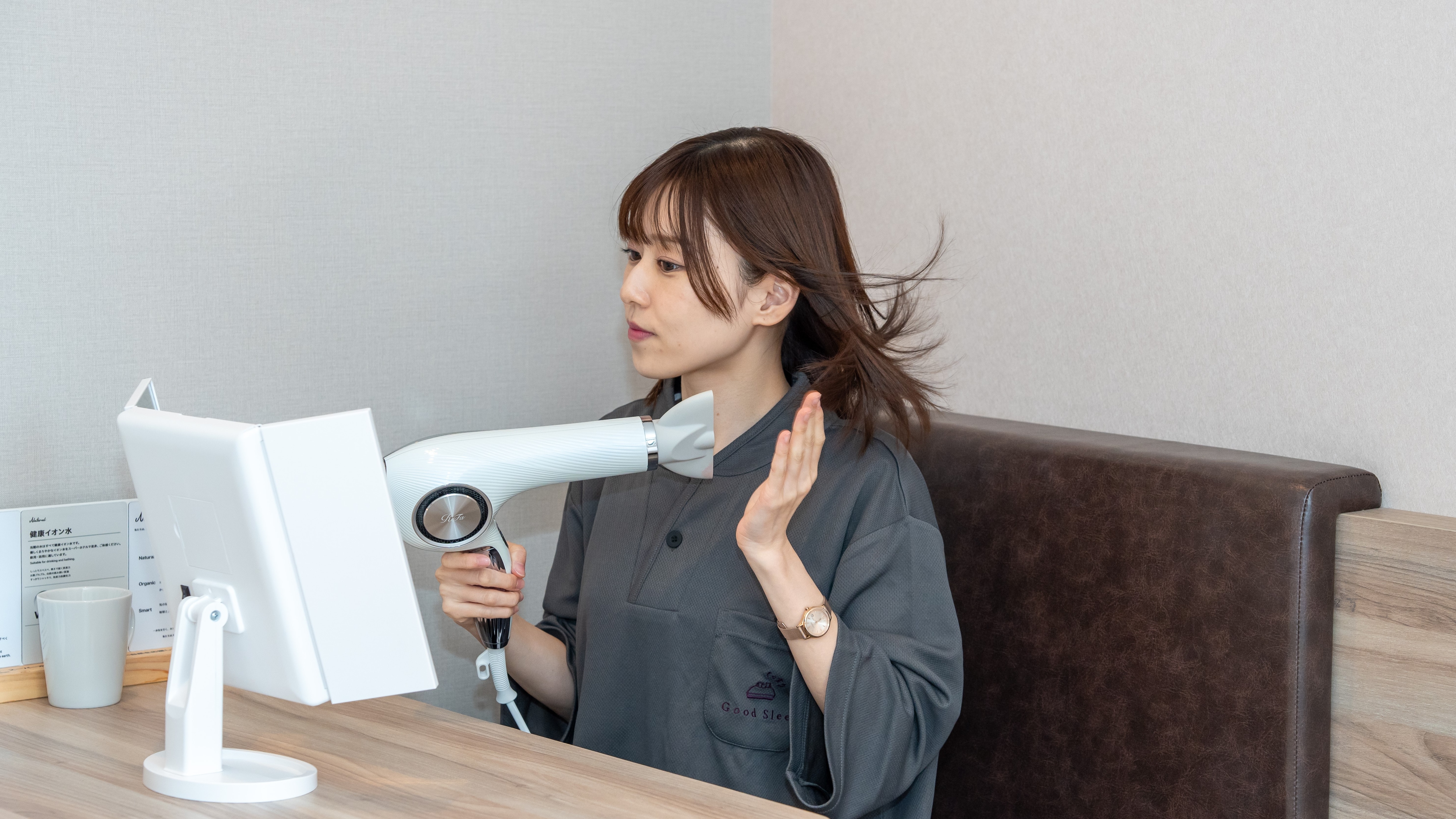 촉촉하고 부드러운 희귀 한 머리카락을 만드는 "리파뷰 테크 드라이어"