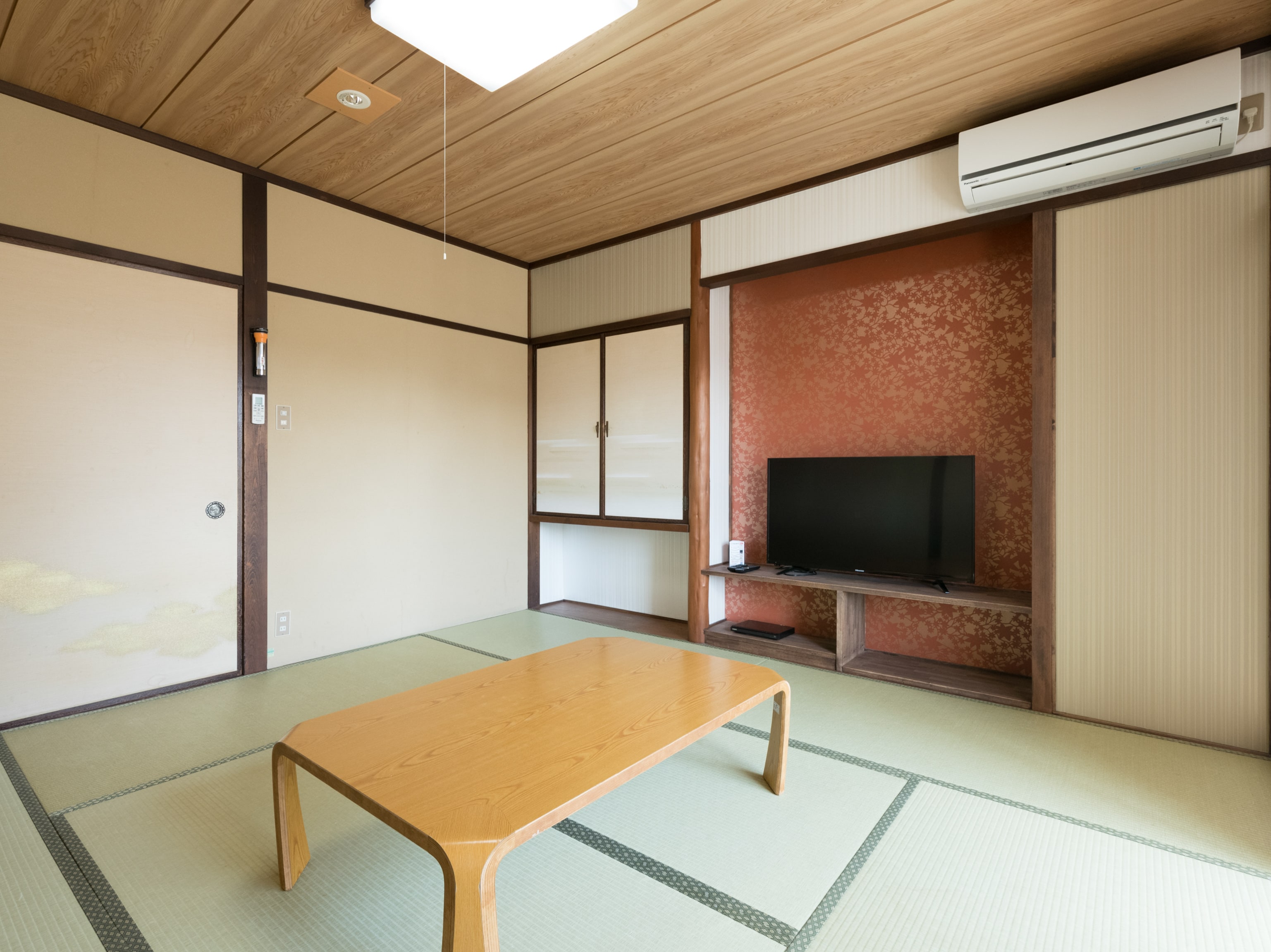 Japanese-style room for 1 to 4 people