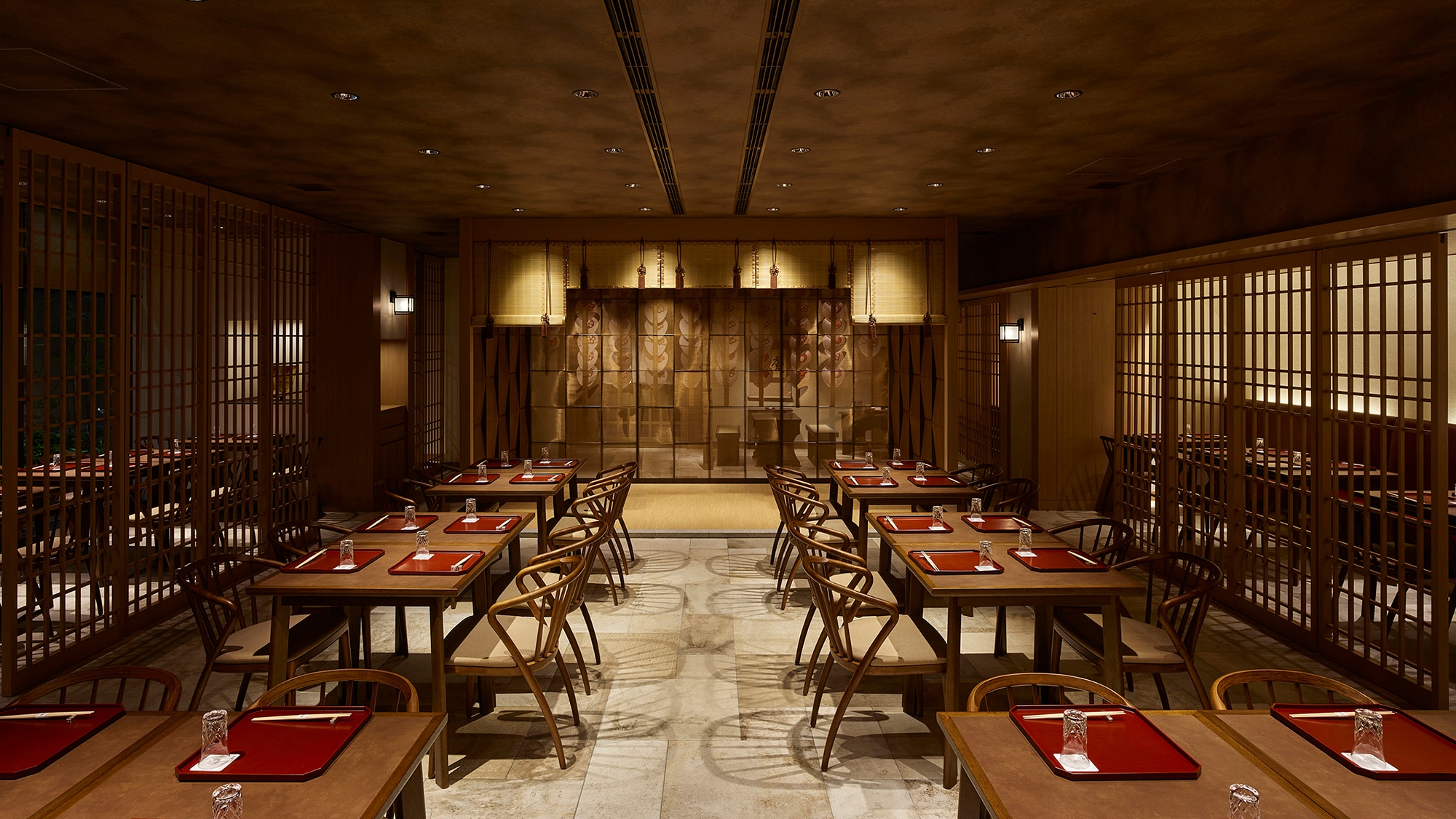 [Restaurant Yasaka Endo] There is a stage inside the restaurant.