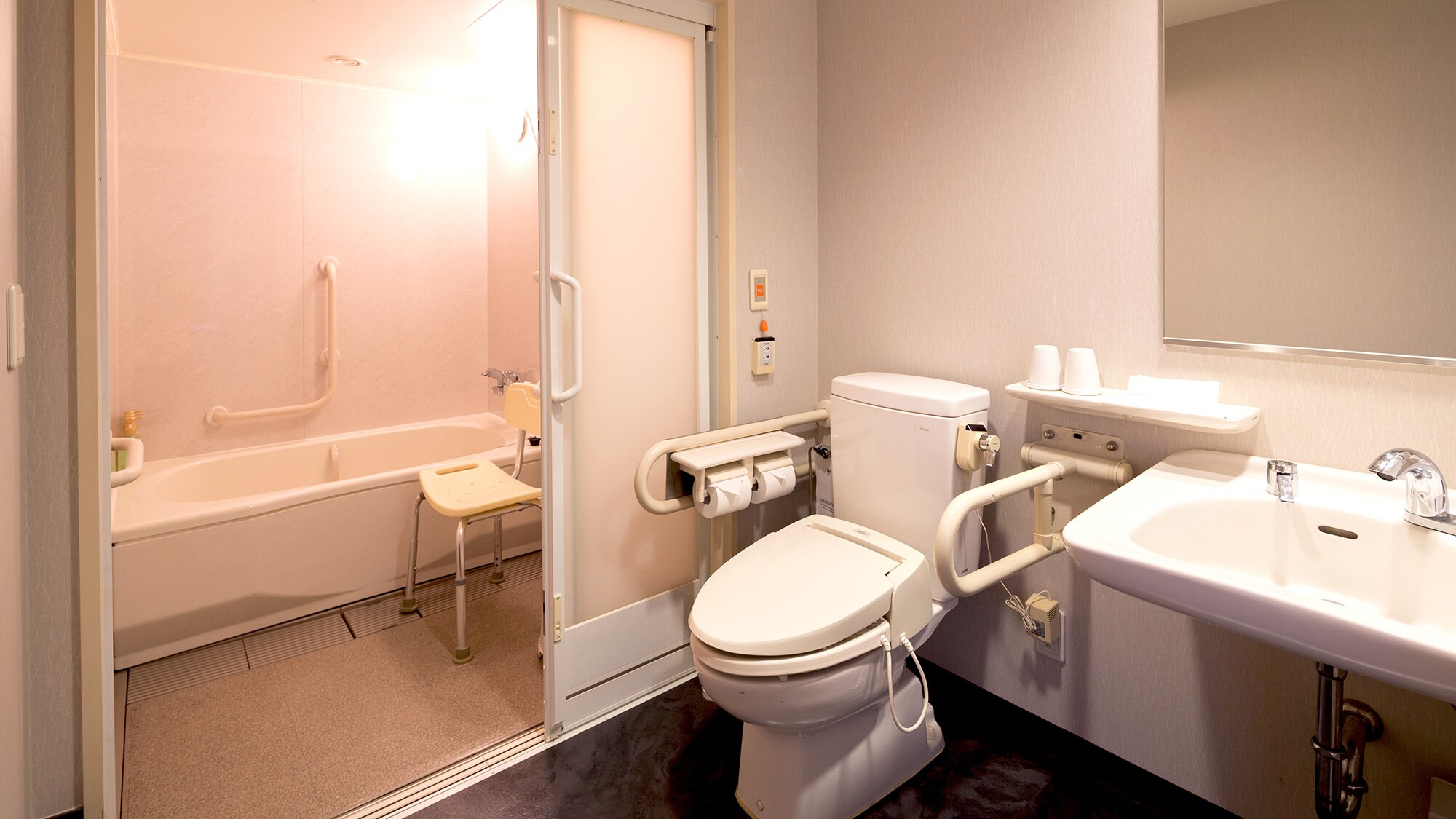 【배리어 프리 트윈】욕실에는 문이 있기 때문에, 식히기 어렵고 청결・쾌적