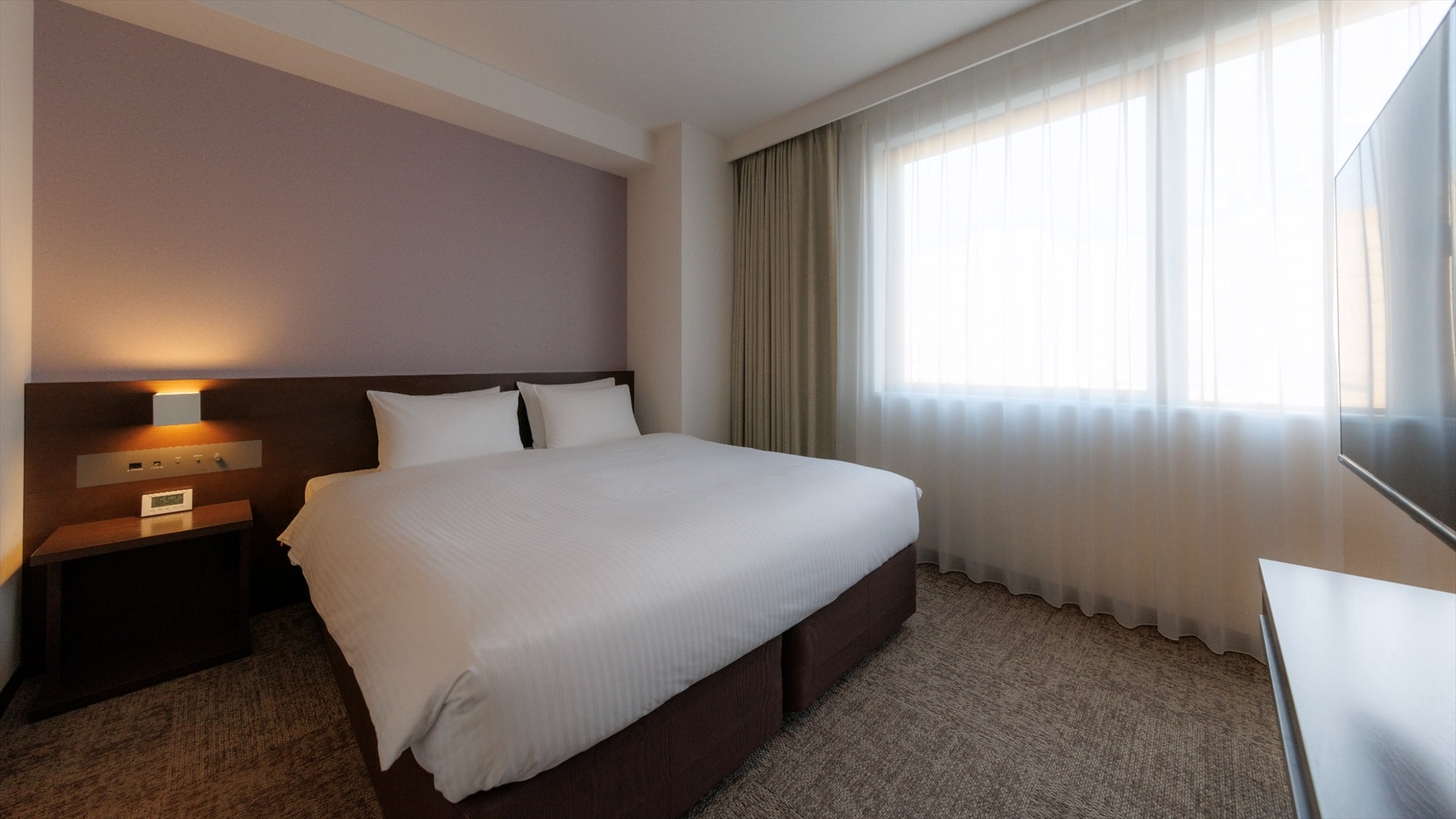 [Deluxe Double (Sayap Utara) 33㎡] Kamar yang luas dengan tempat tidur berukuran queen atau lebih besar untuk ruang yang nyaman