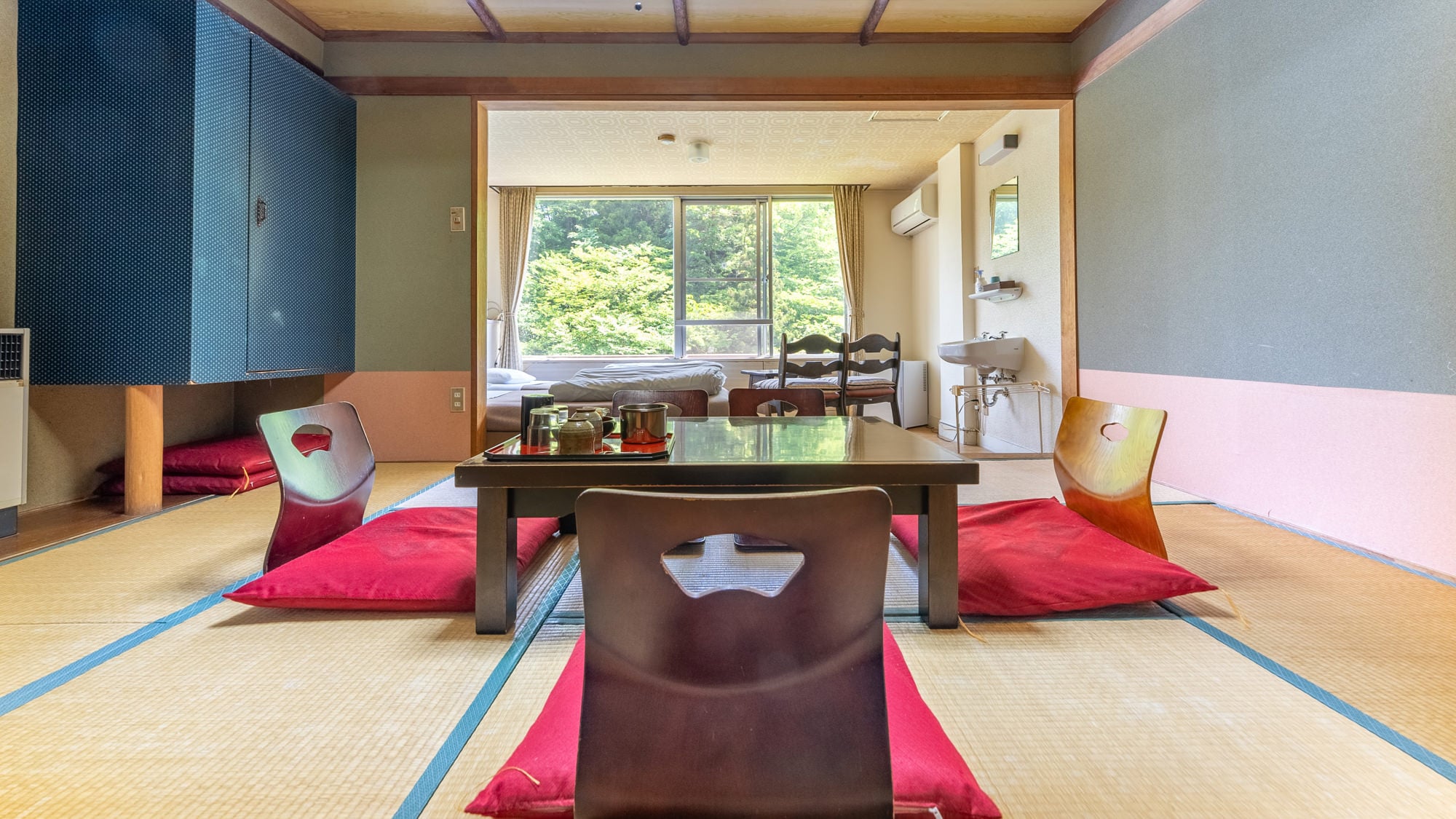 Japanese-Western room (10 tatami mats + twin)