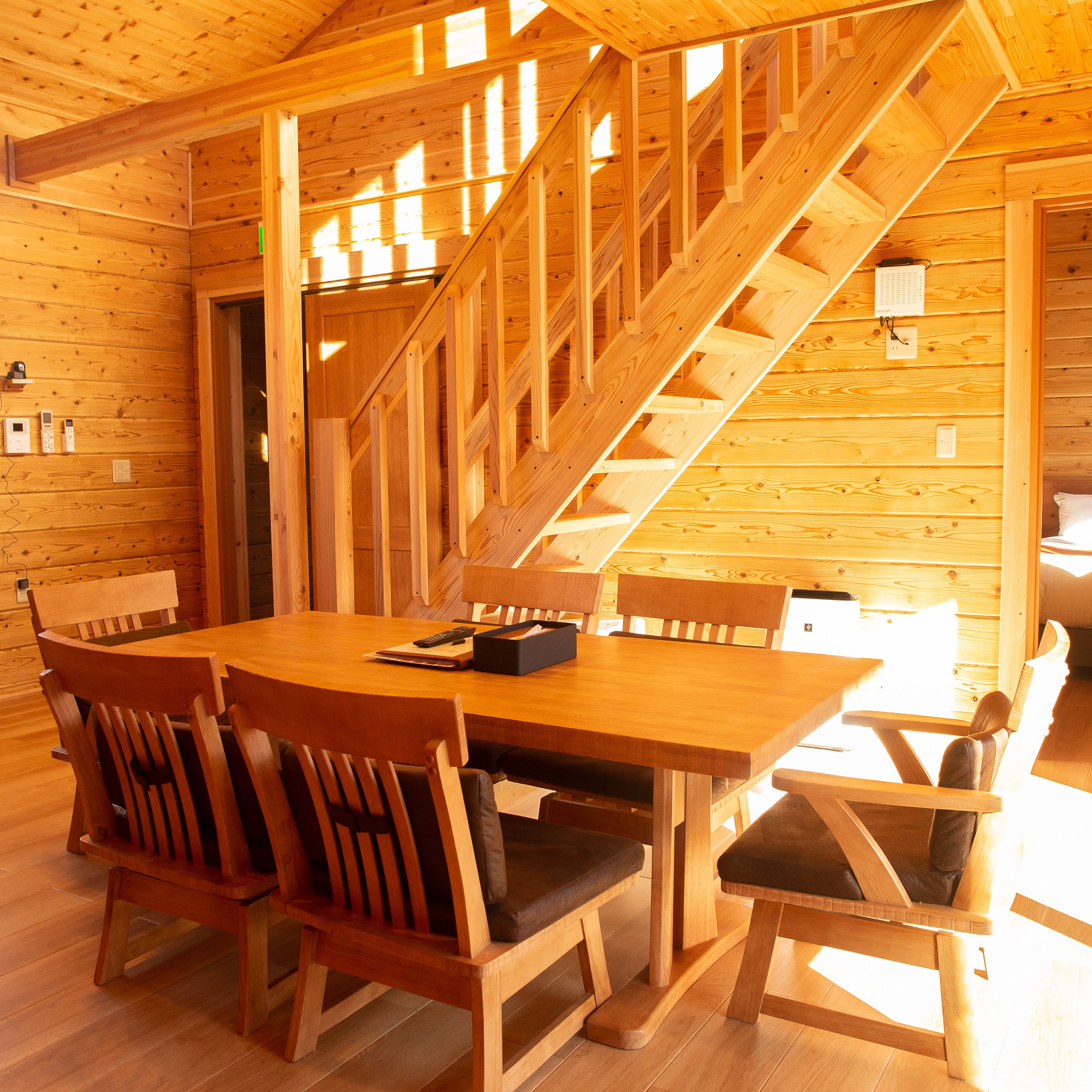Japanese-Western style log house [7-person type] Living room and bedroom