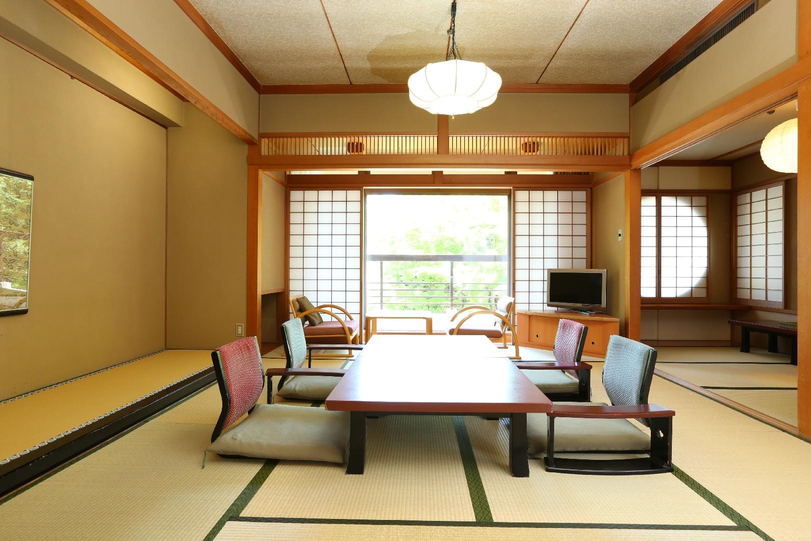 2 Japanese-style rooms (main room 12 tatami mats + auxiliary room 4 tatami mats/58 square meters) [Jurakudai] Non-smoking