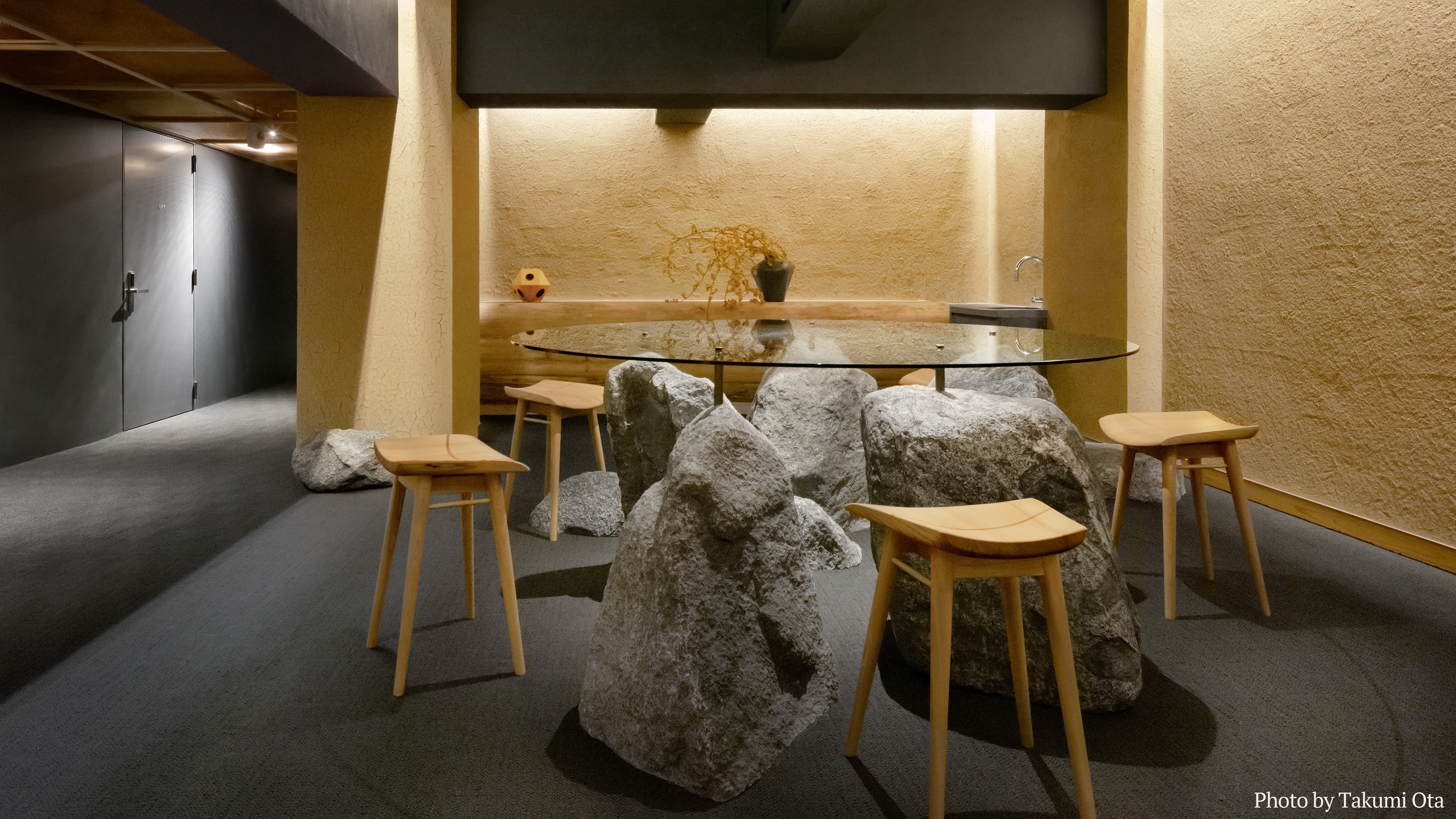LOUNGE (B1F, GUEST ONLY)