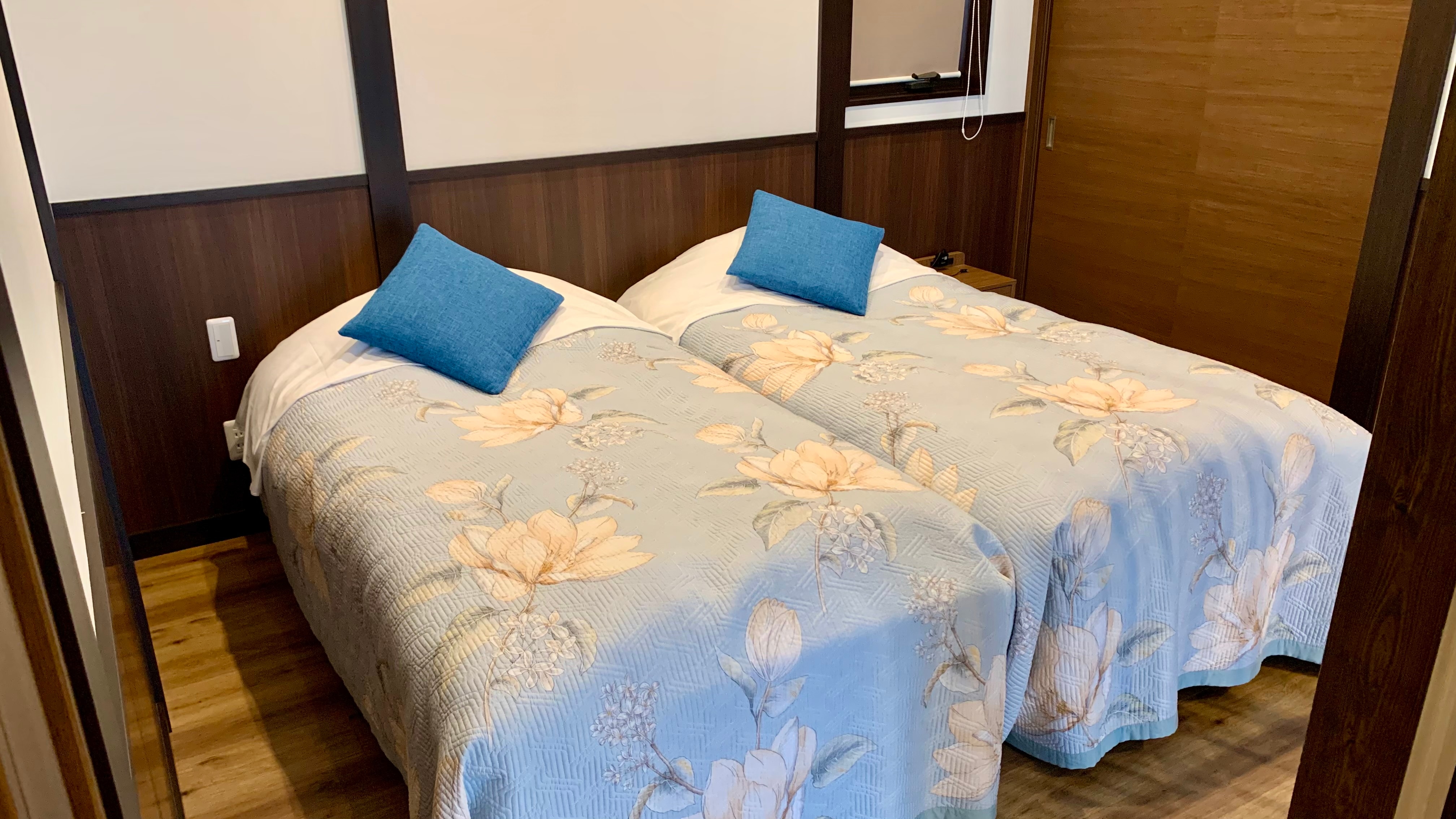 Twin beds (width 100cm x 2) [Standard twin]