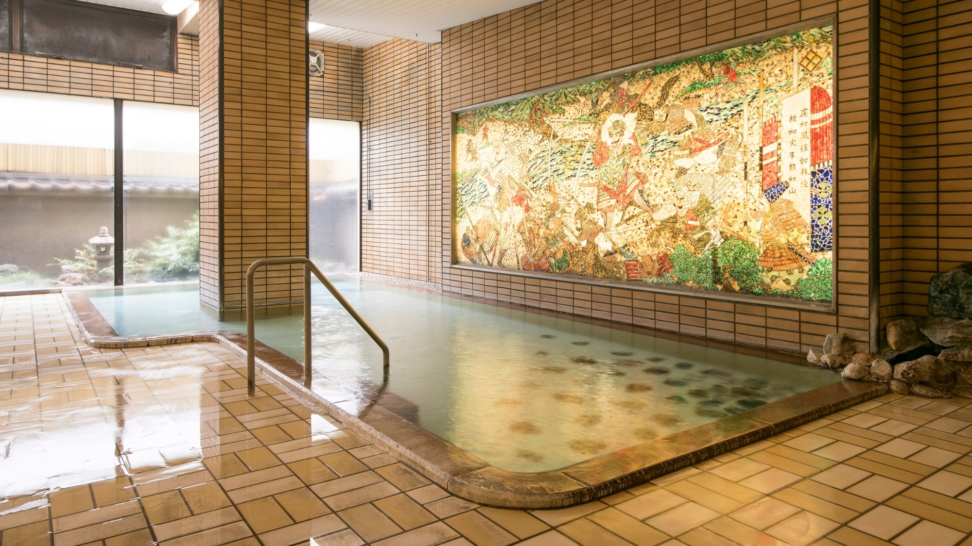 [Large bath] The water is alkaline simple spring water, which is effective against neuralgia and chronic digestive diseases.