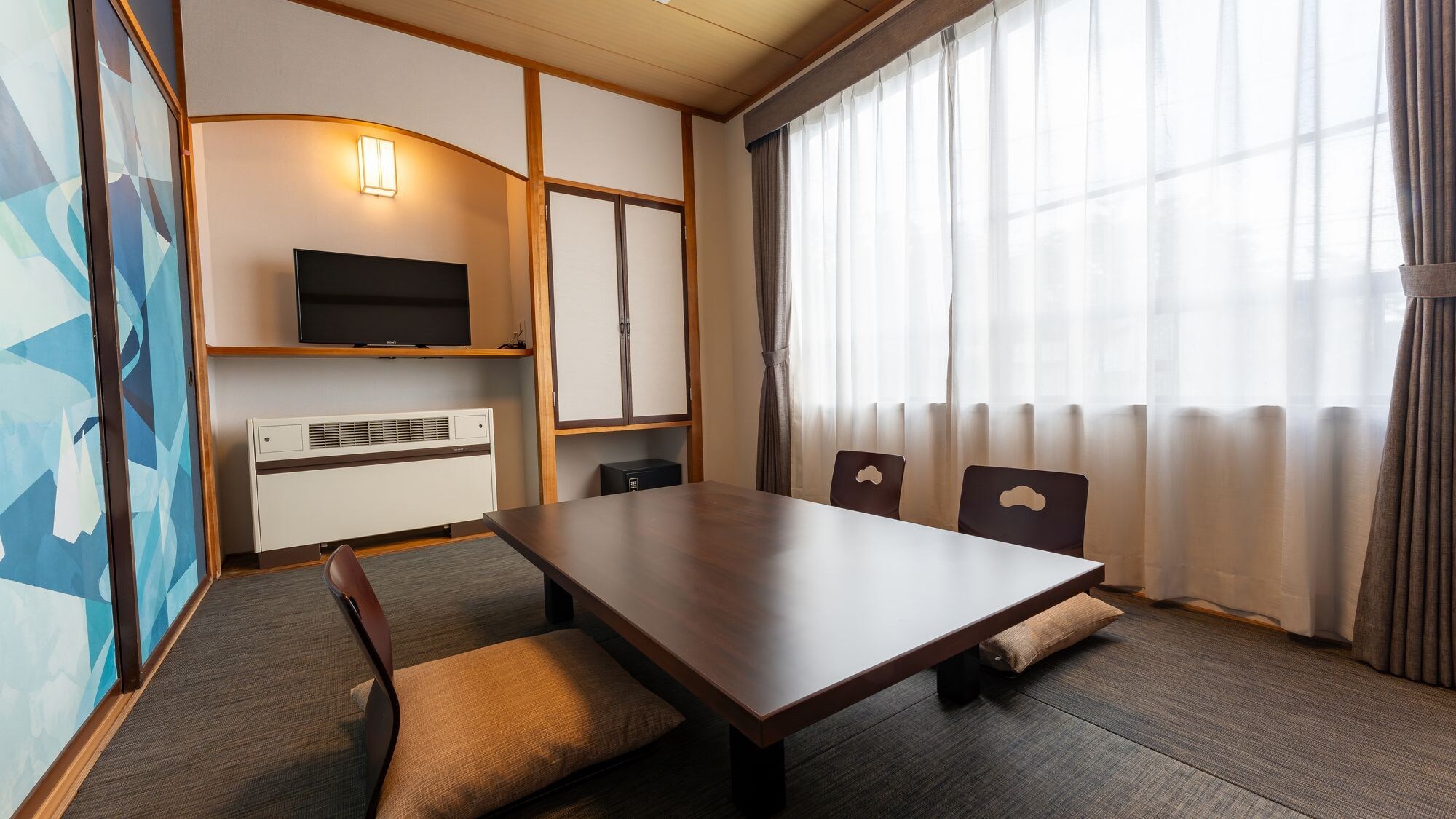 Standard Japanese-style room (6 tatami mats) (lower floors)