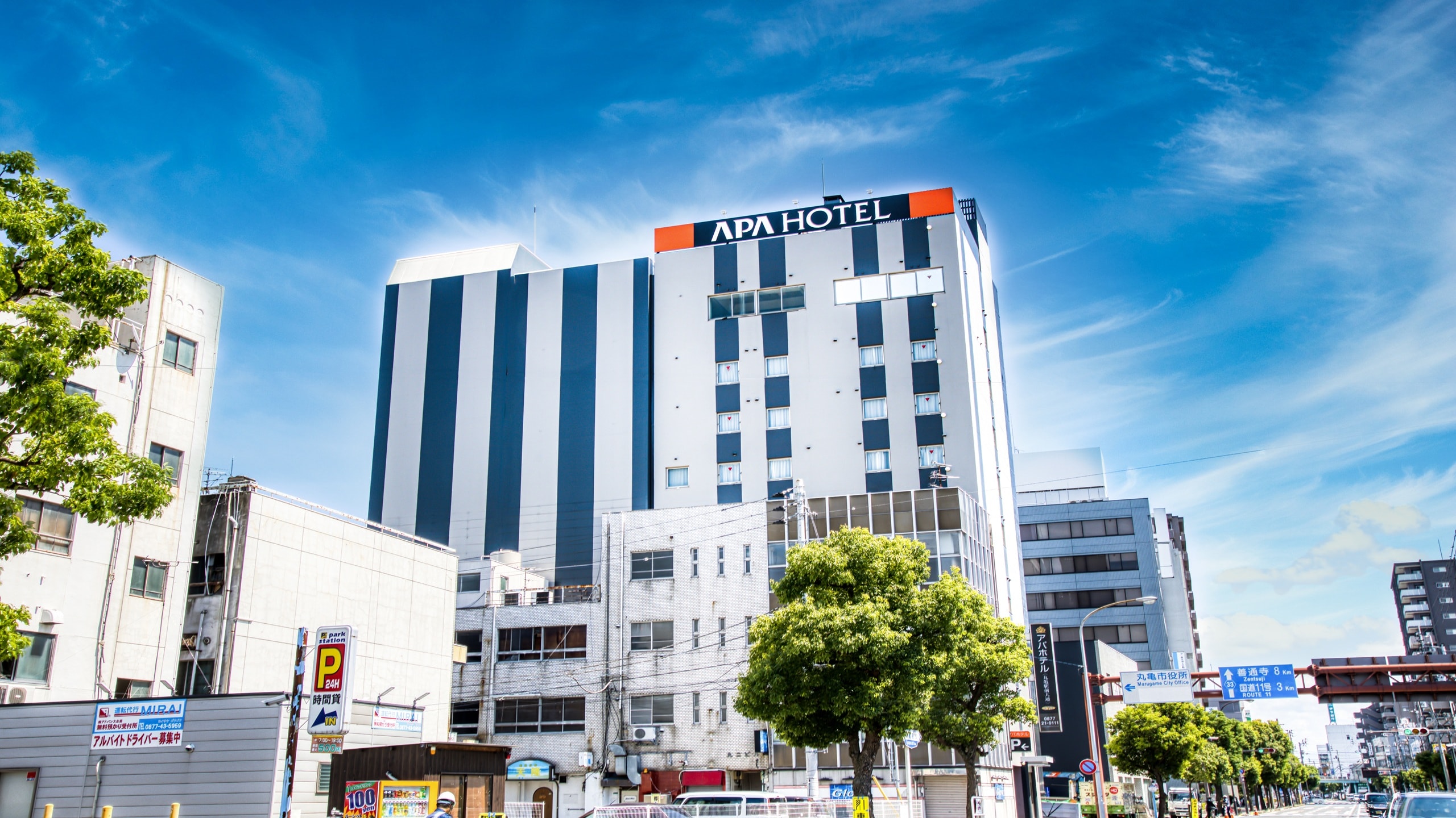外観（駅から）
