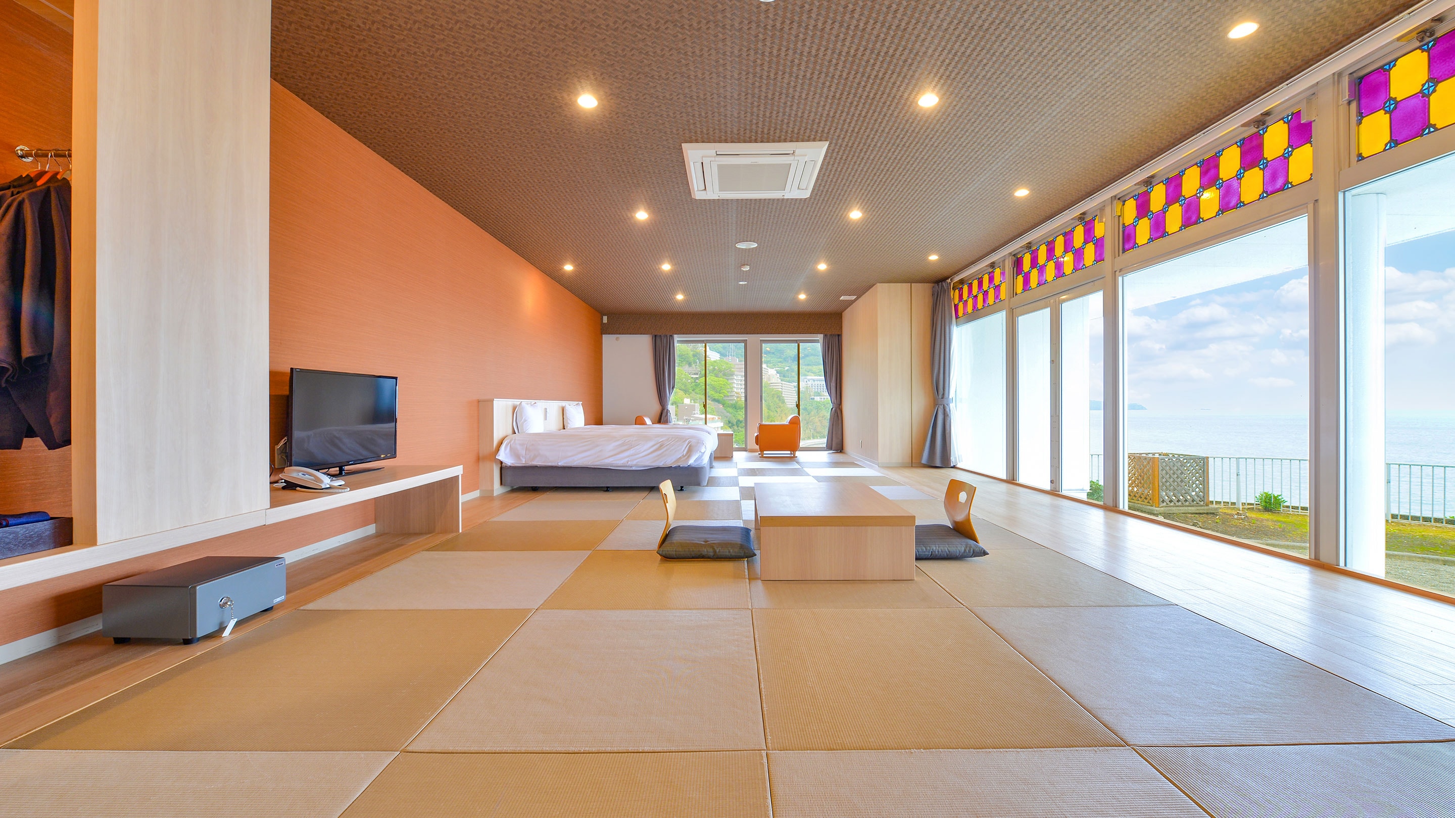 [Non-smoking] Suite Japanese-style room, 20 tatami mats, twin, no indoor bath (Hekikaikan, ocean side) *Image