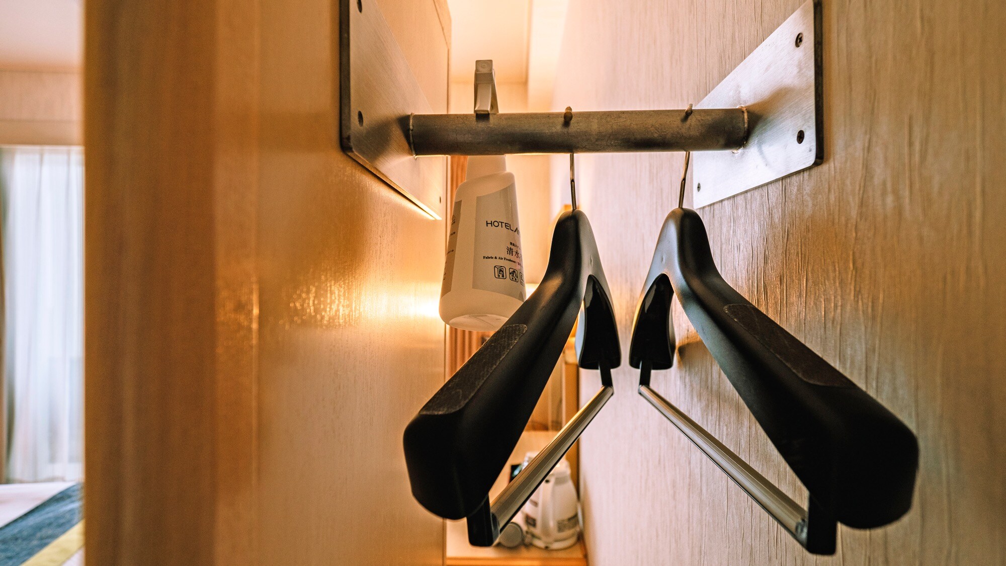 Room facilities (hanger rack)