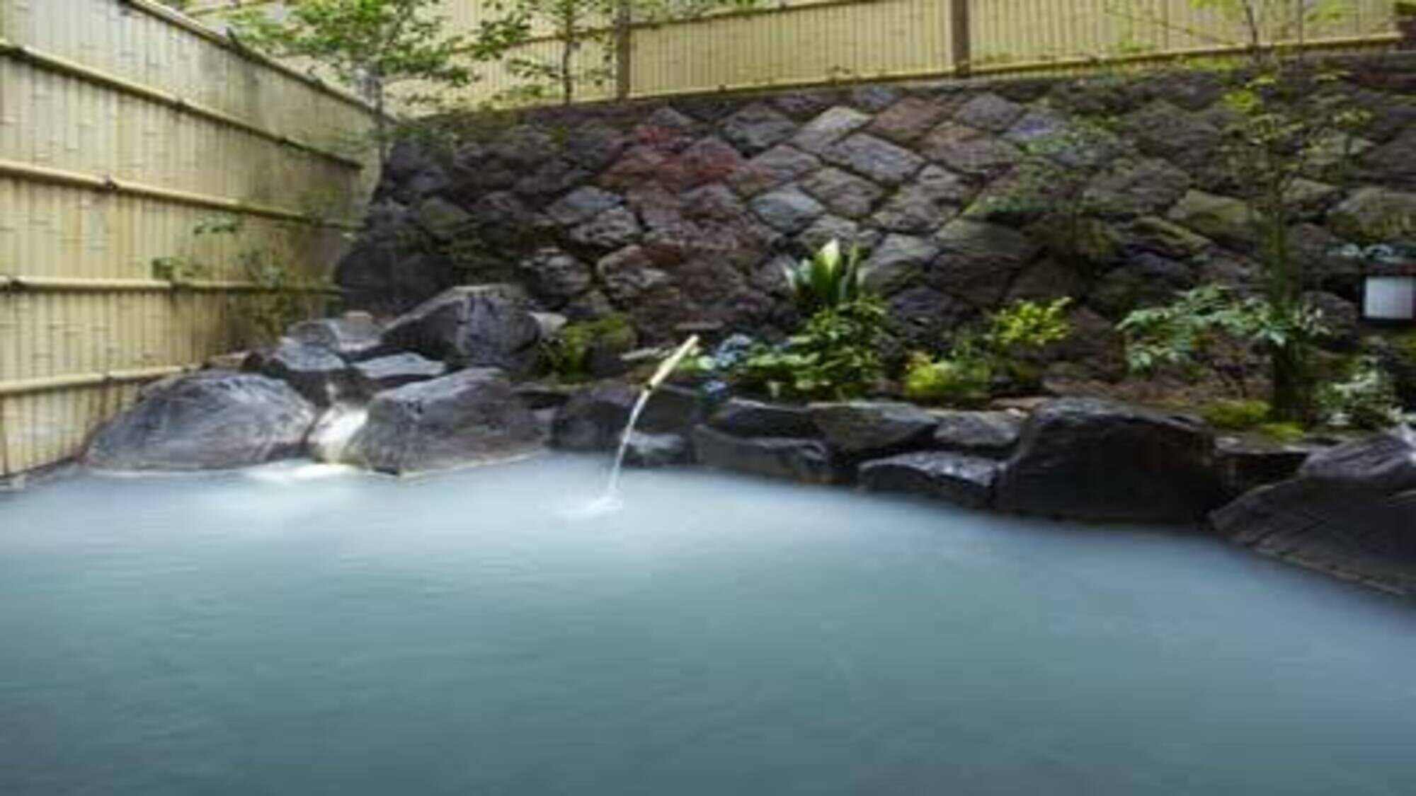 Open-air bath