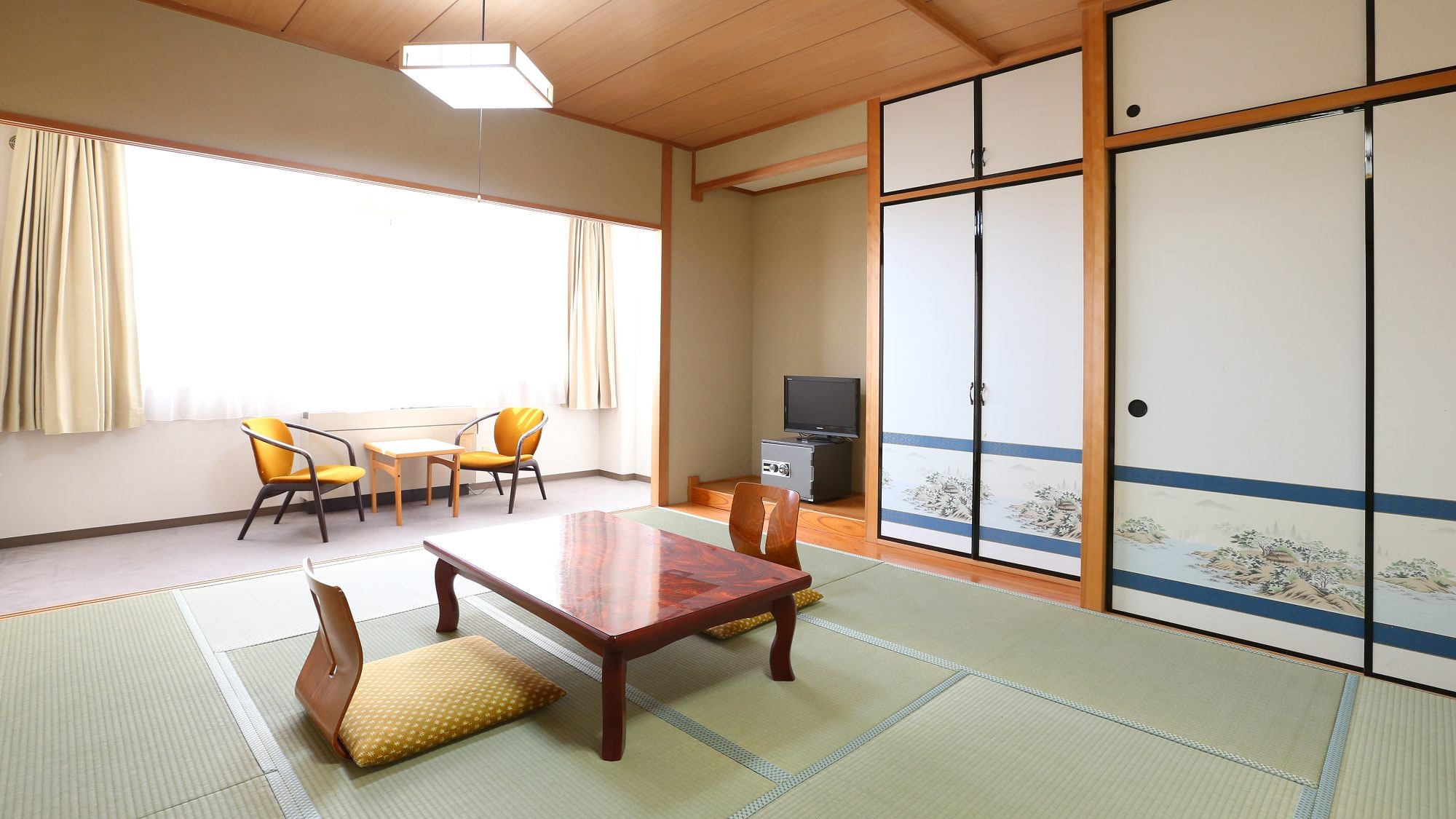 One example of a guest room All rooms are 10 tatami mats or more, so you can relax comfortably.
