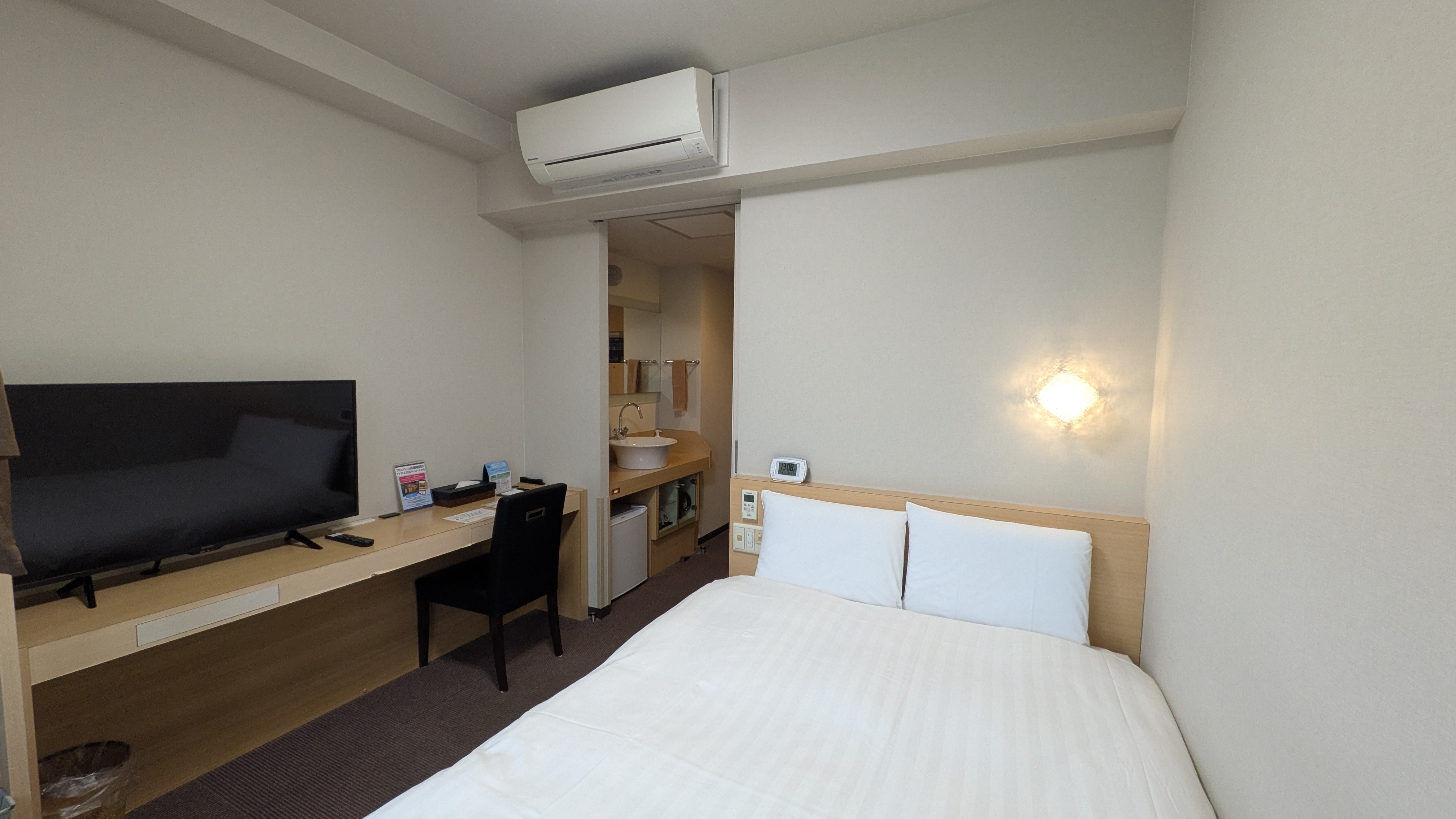 Double Room [Smoking/Non-Smoking] (Simmons mattress: 1400 × 1950) 14.2-14.6 sq m
