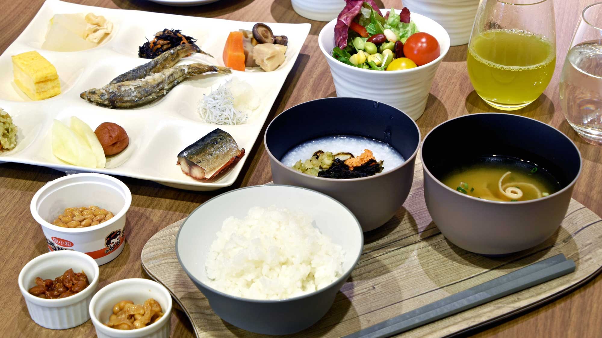 [Breakfast] Morning buffet with a wide variety of menu items (Japanese food example) *6:30-9:30 (last orders at 9:00)