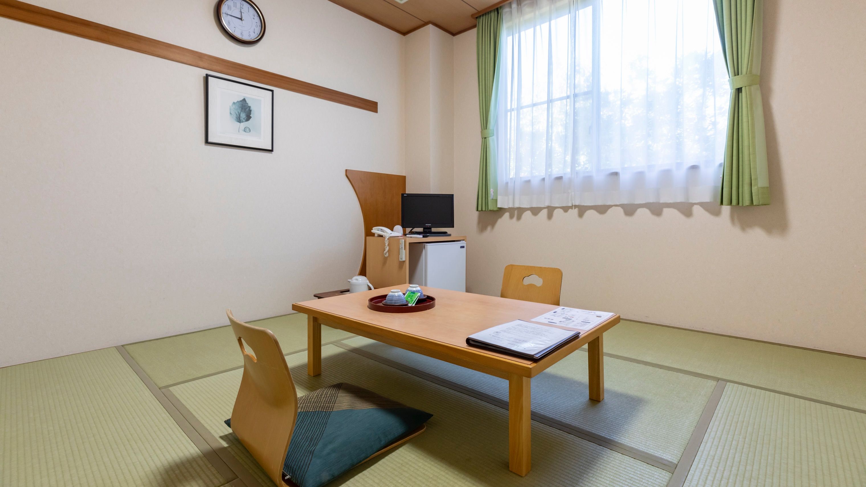 [Main building] Japanese-style room (8 tatami mats) (no bath/toilet included)