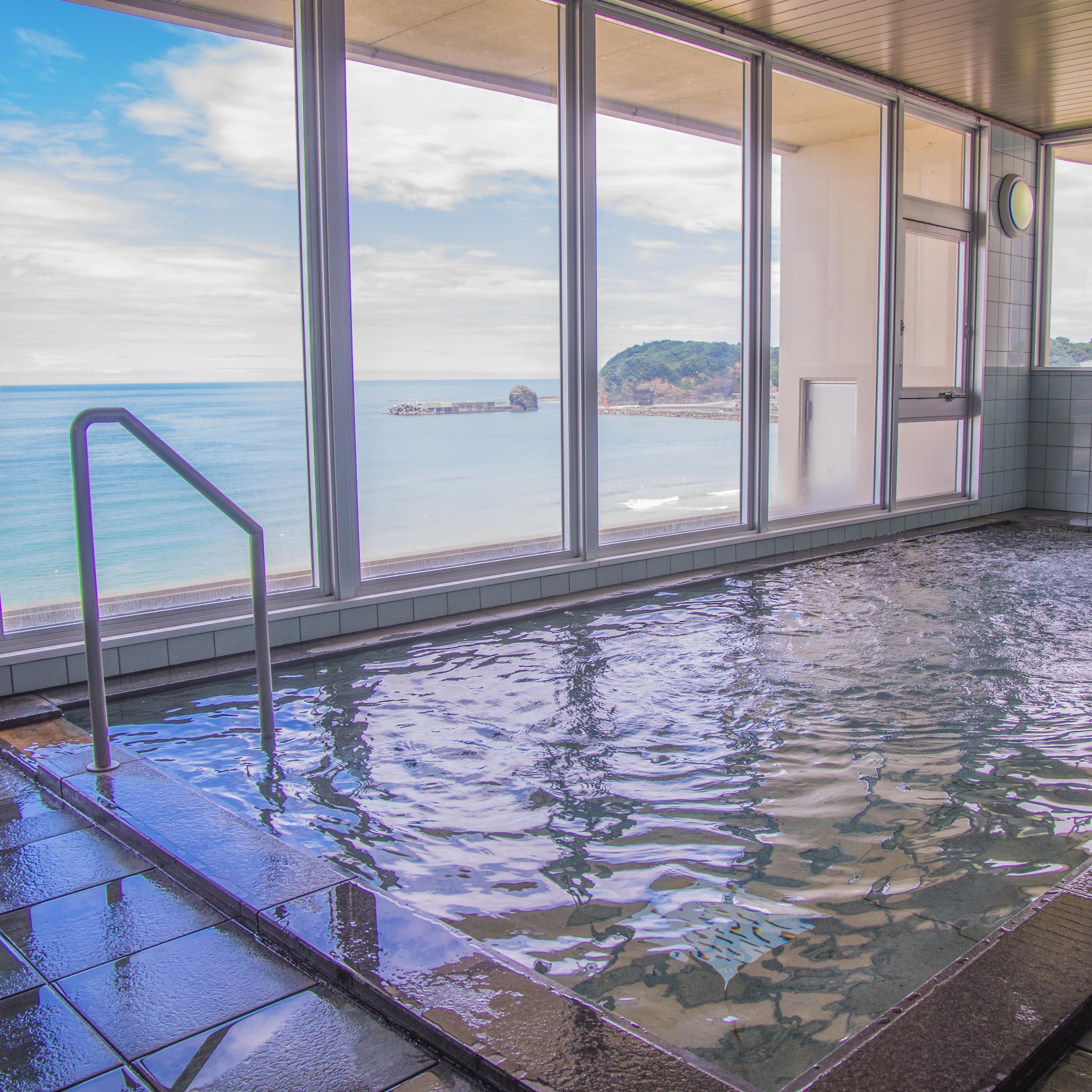 Iwami Tatamigaura seen from the observation bath