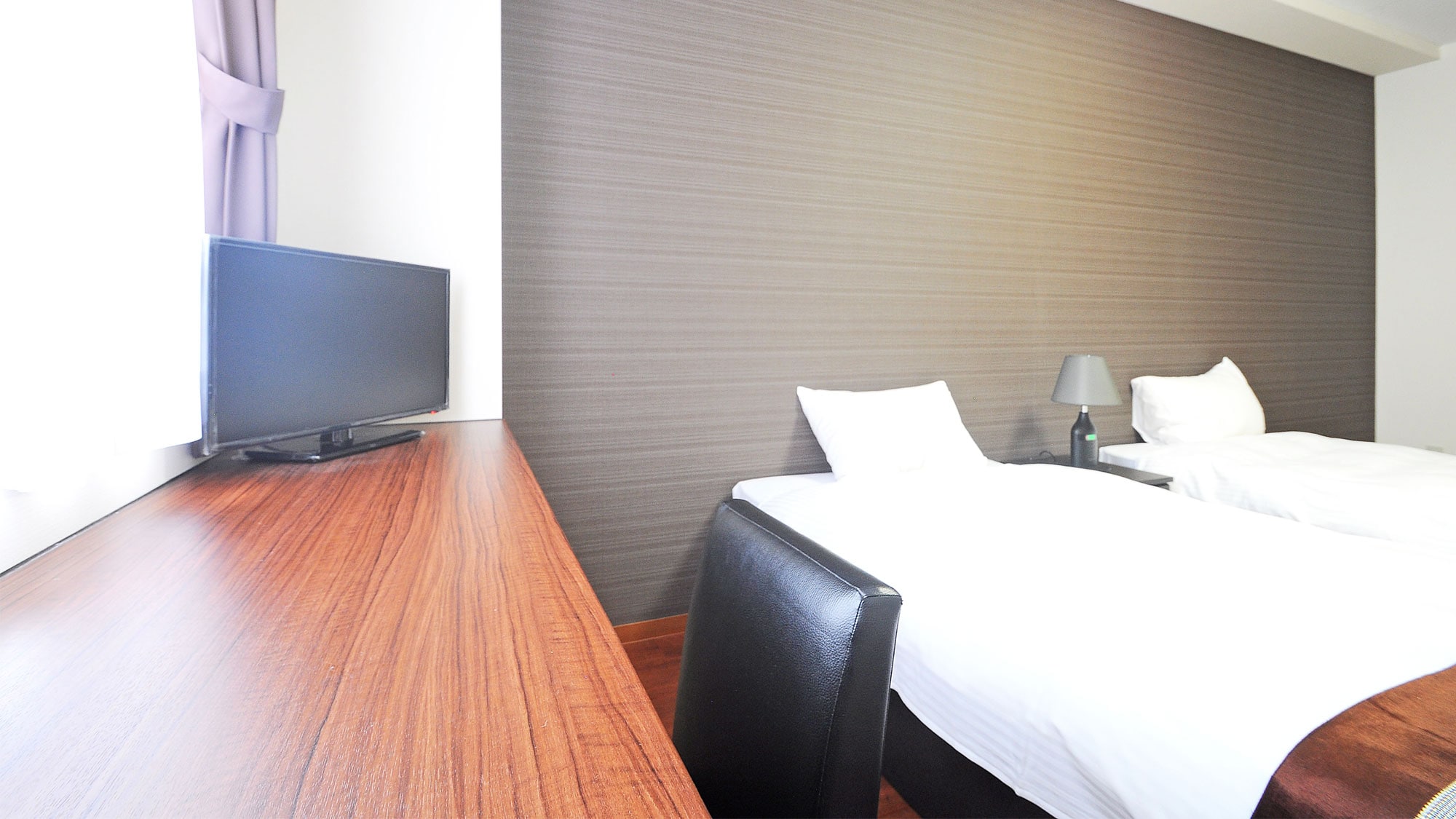 [Twin room] Comes with a desk, making it convenient for business use.