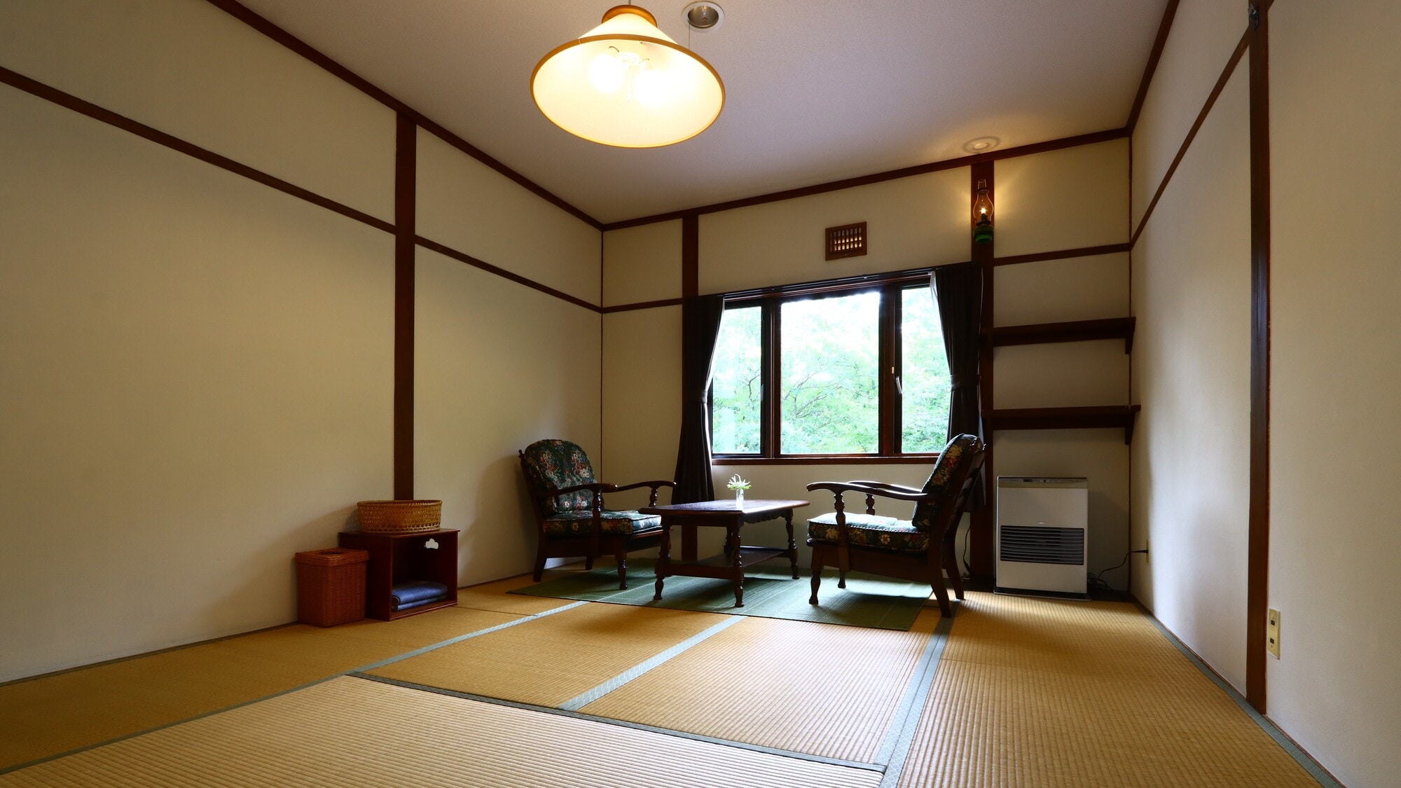 Japanese-style room 10-12 tatami mats