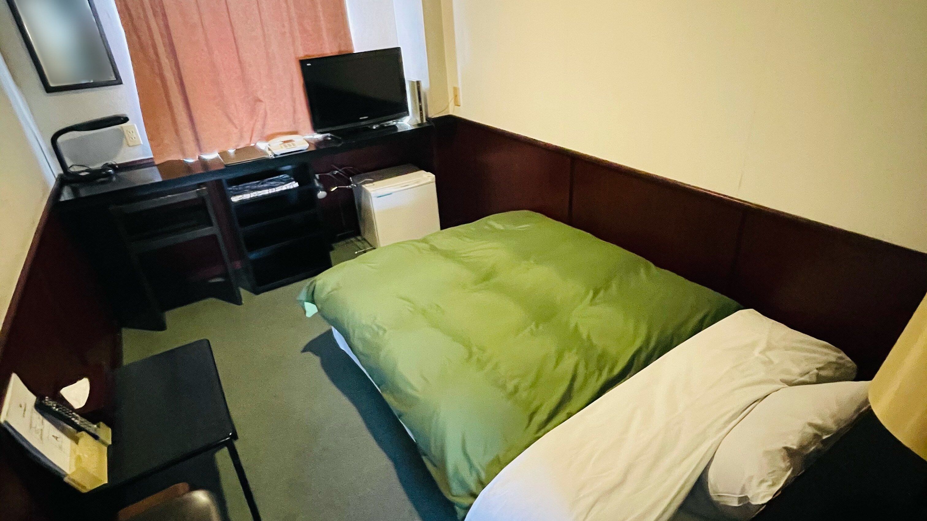 ・<SDS房>备有小双人床！请将其用于工作和观光等各种目的。
