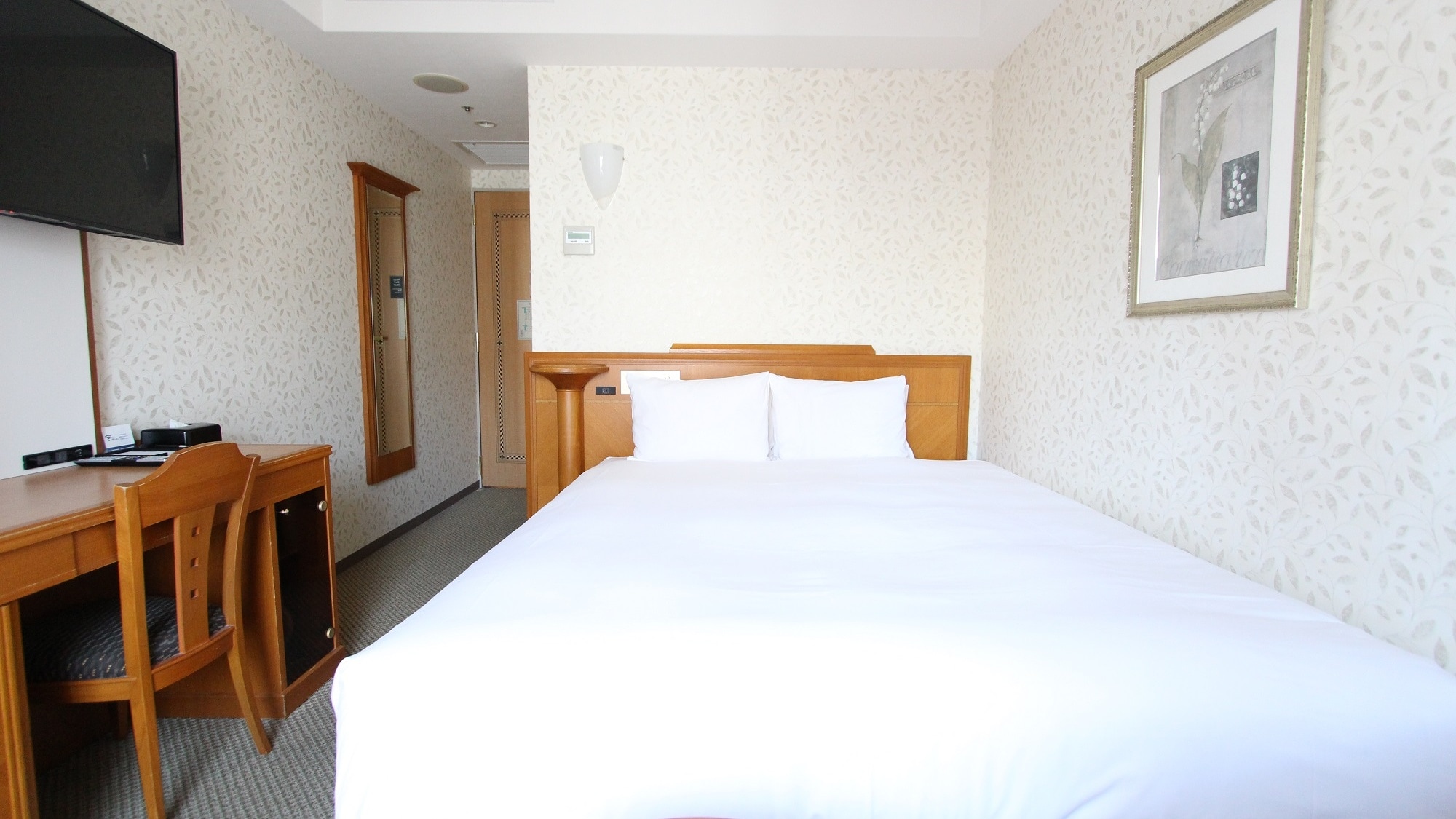 เตียงควีนไซส์ขนาดกลาง [ห้ามสูบบุหรี่]