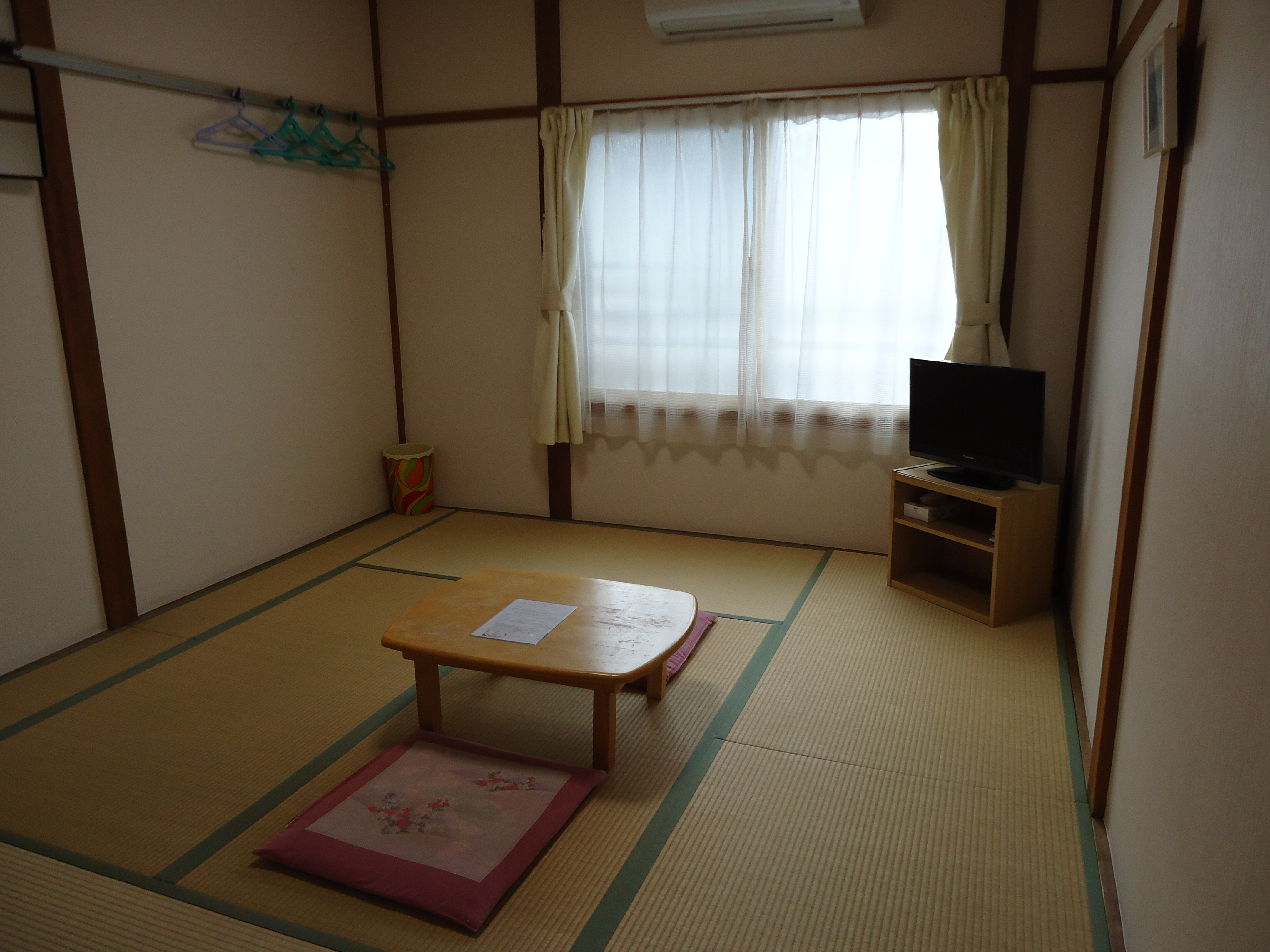 Japanese-style room (6 tatami mats)