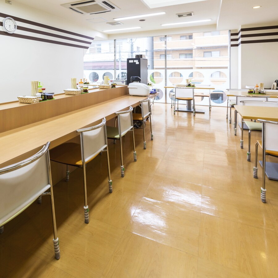 สถานที่รับประทานอาหาร/เวลาอาหารเช้า: 06:30-10:00 น. (หยุดรับออเดอร์เวลา 09:30 น.)