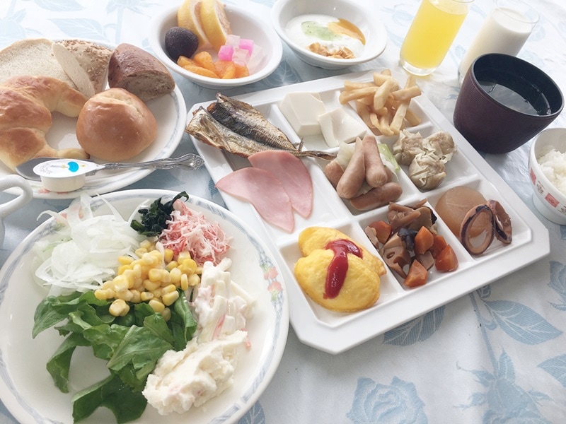 아침 식사 뷔페 일례