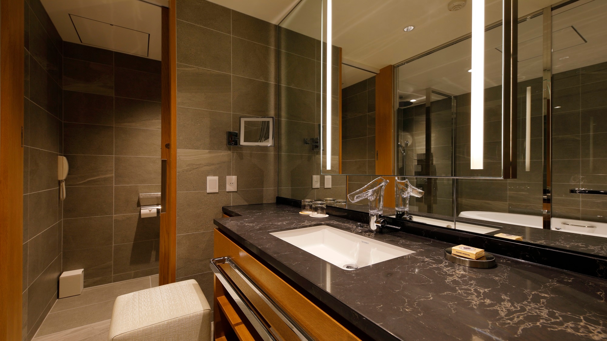 Nikko floor suite/bathroom example