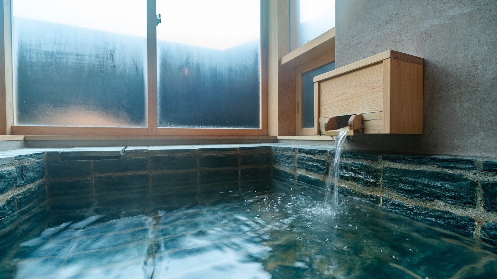 [Hikari 301] Semi-open-air indoor bath (example of guest room)