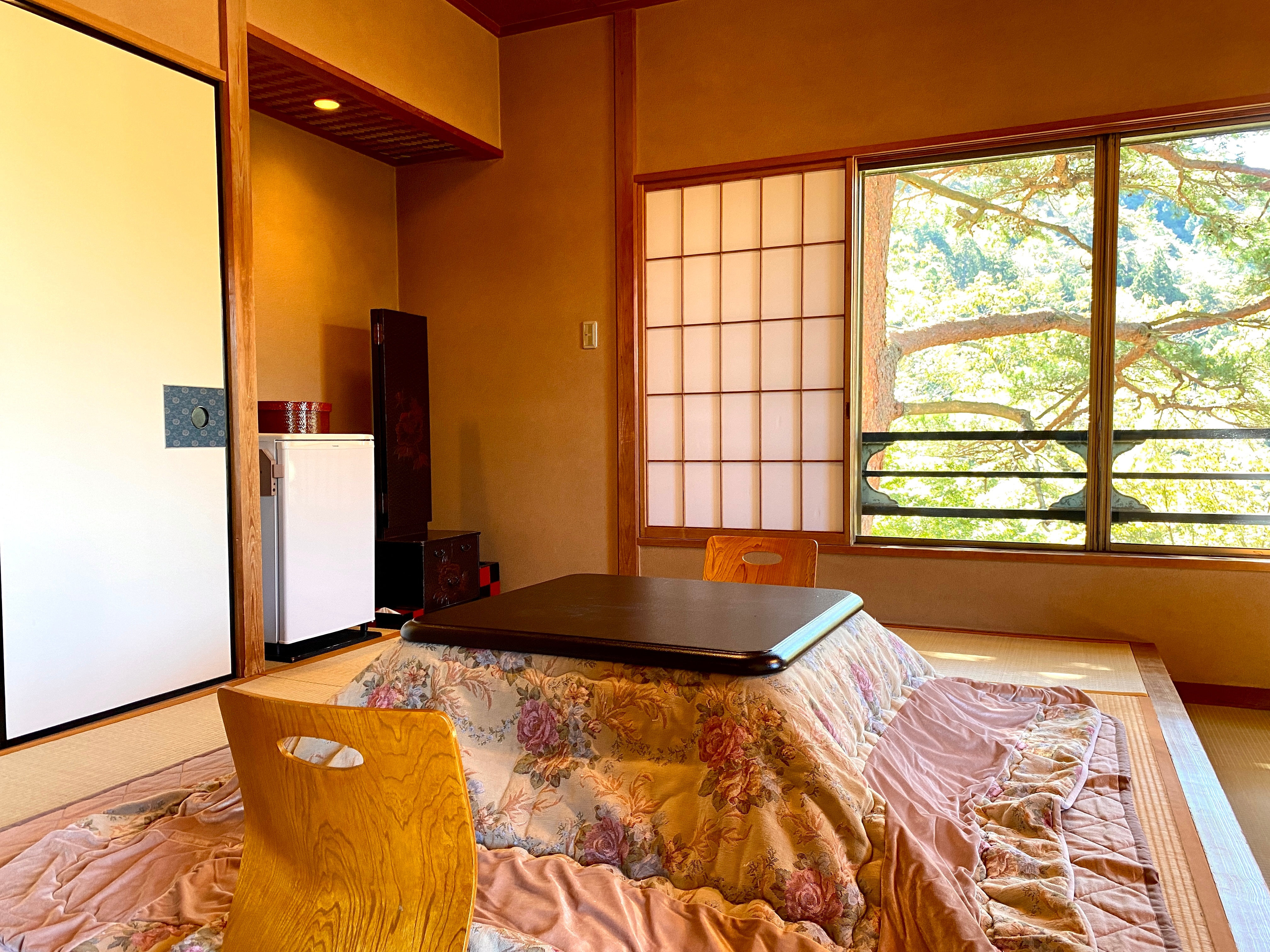 VIP room (17.5 tatami mats + next room + western style room + Japanese cypress bath)