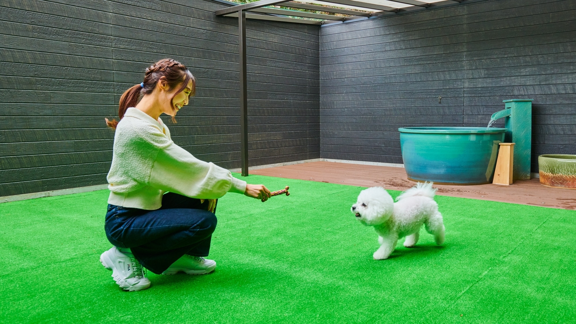The room comes with a dog run and an open-air bath for your pet dog! Feel free to be active and relax.