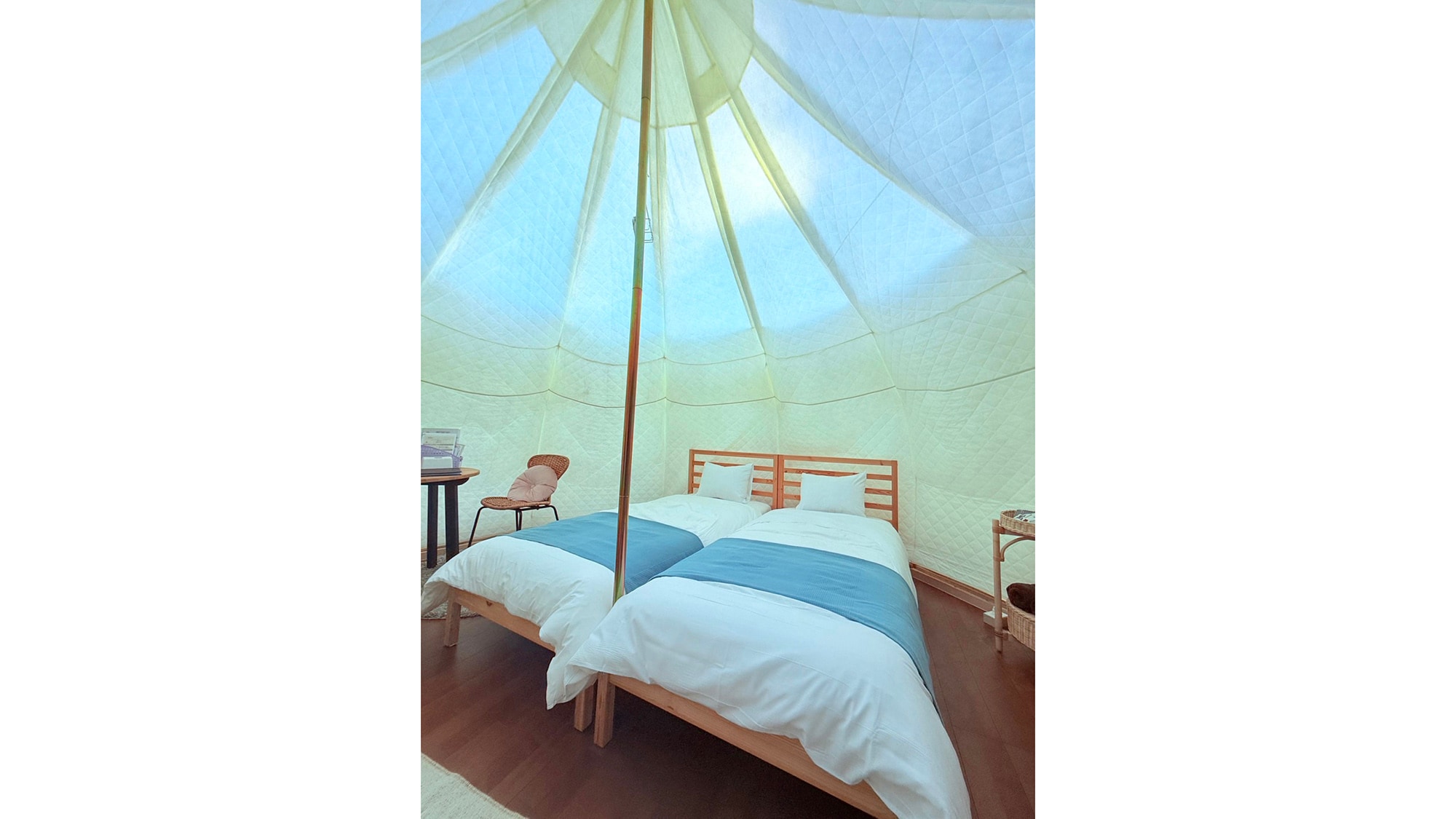 ・[Bell Tent A] A tent for two people with two single beds.